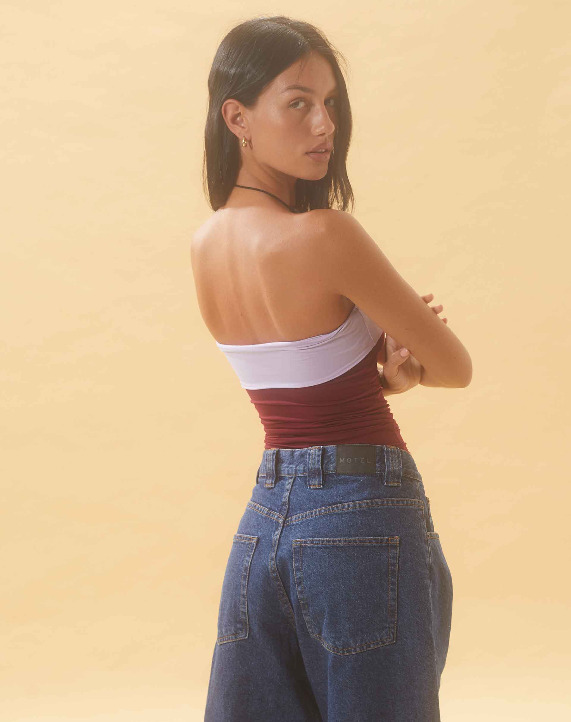 Brylee Bandeau-Crop-Top in Weinflieder - Image 6