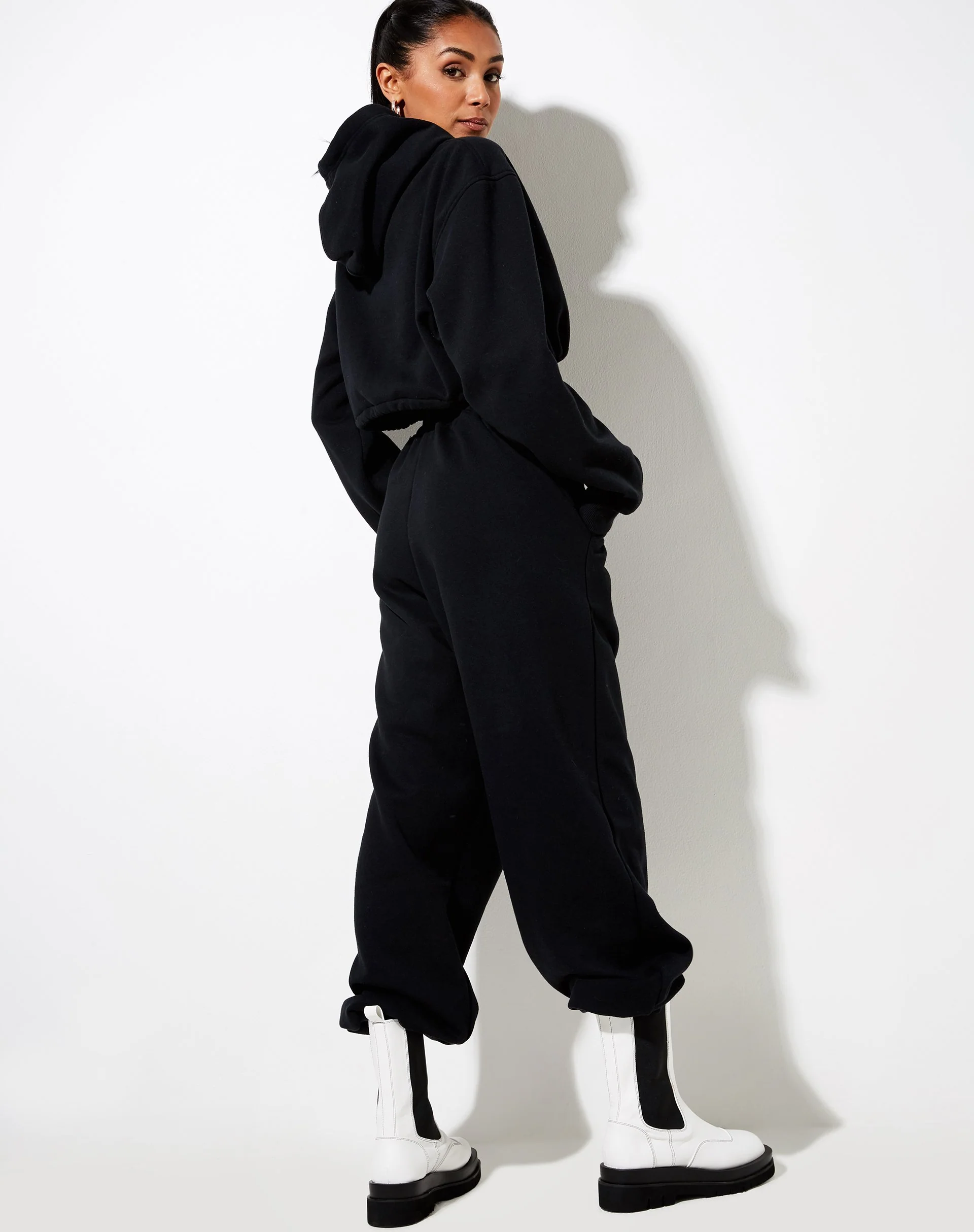 Caden Hoodie in Schwarz mit weißer Skorpion-Stickerei - Image 4