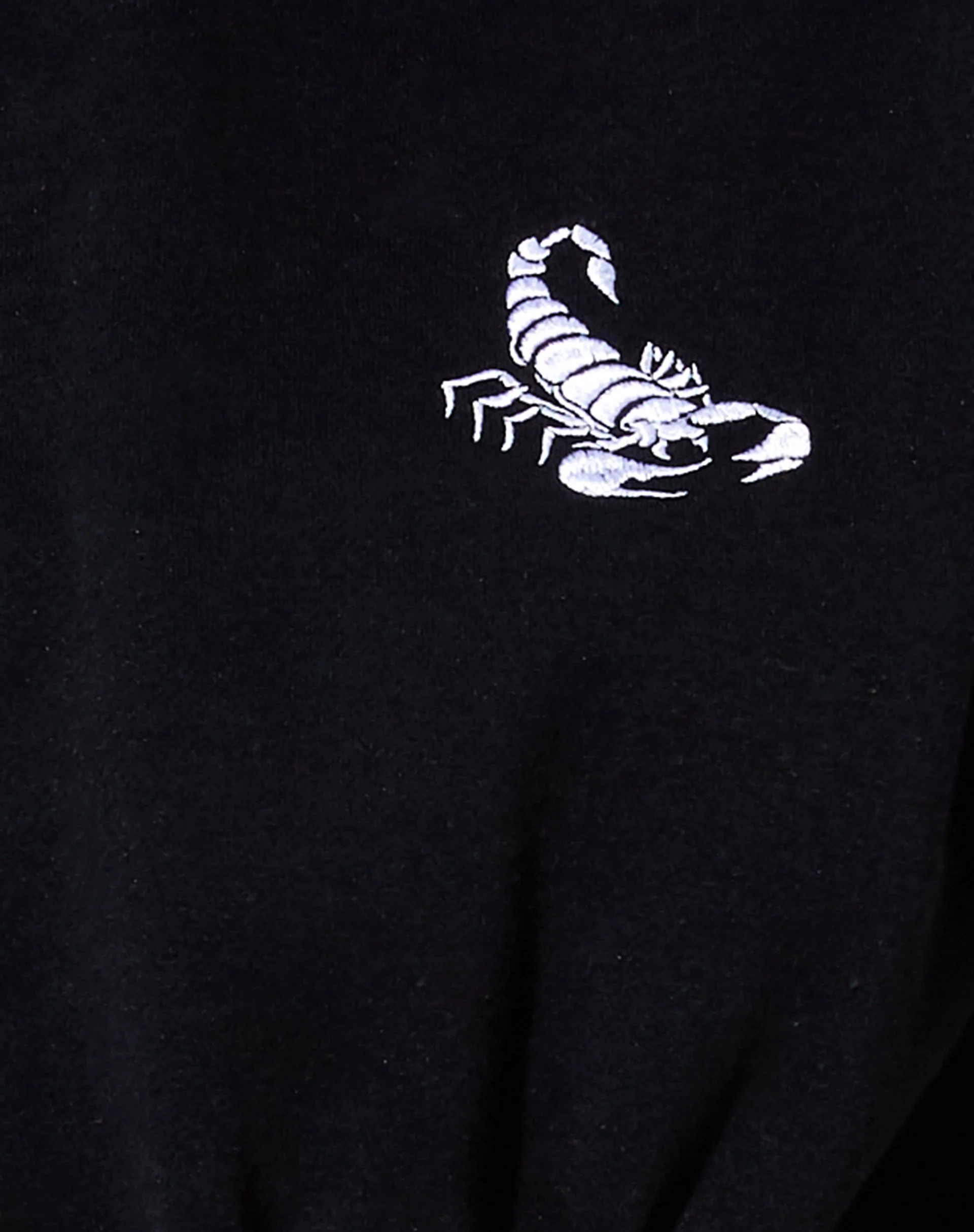 Caden Hoodie in Schwarz mit weißer Skorpion-Stickerei - Image 7