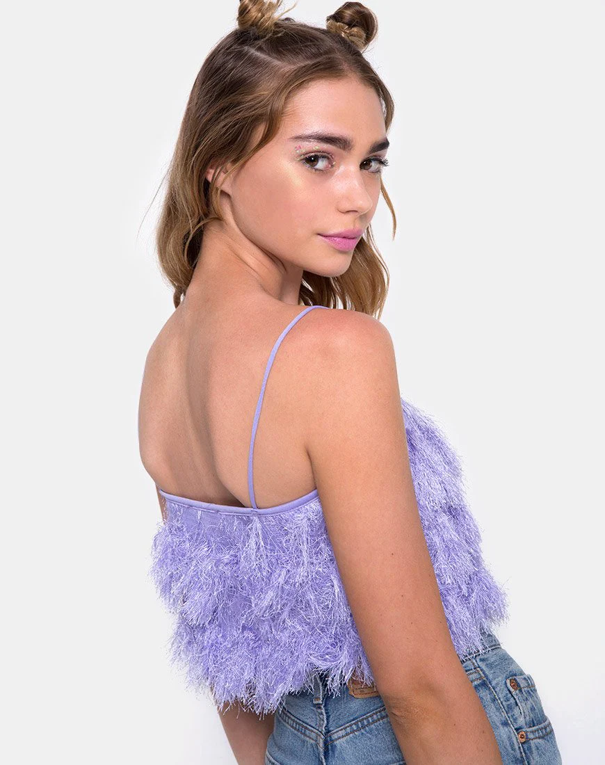 Cadence Crop Top aus Kunstpelz in Flieder - Image 2