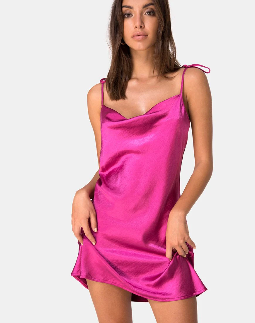 Camara Kleid aus Satin in Magenta