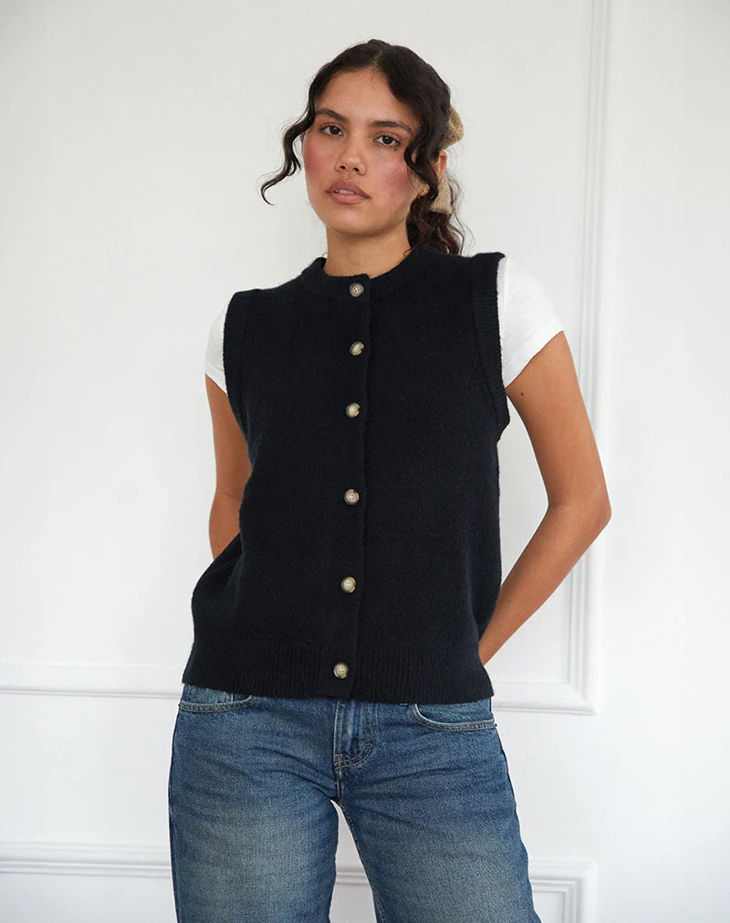Camira Gestrickte Weste mit Knopfleiste in Schwarz
