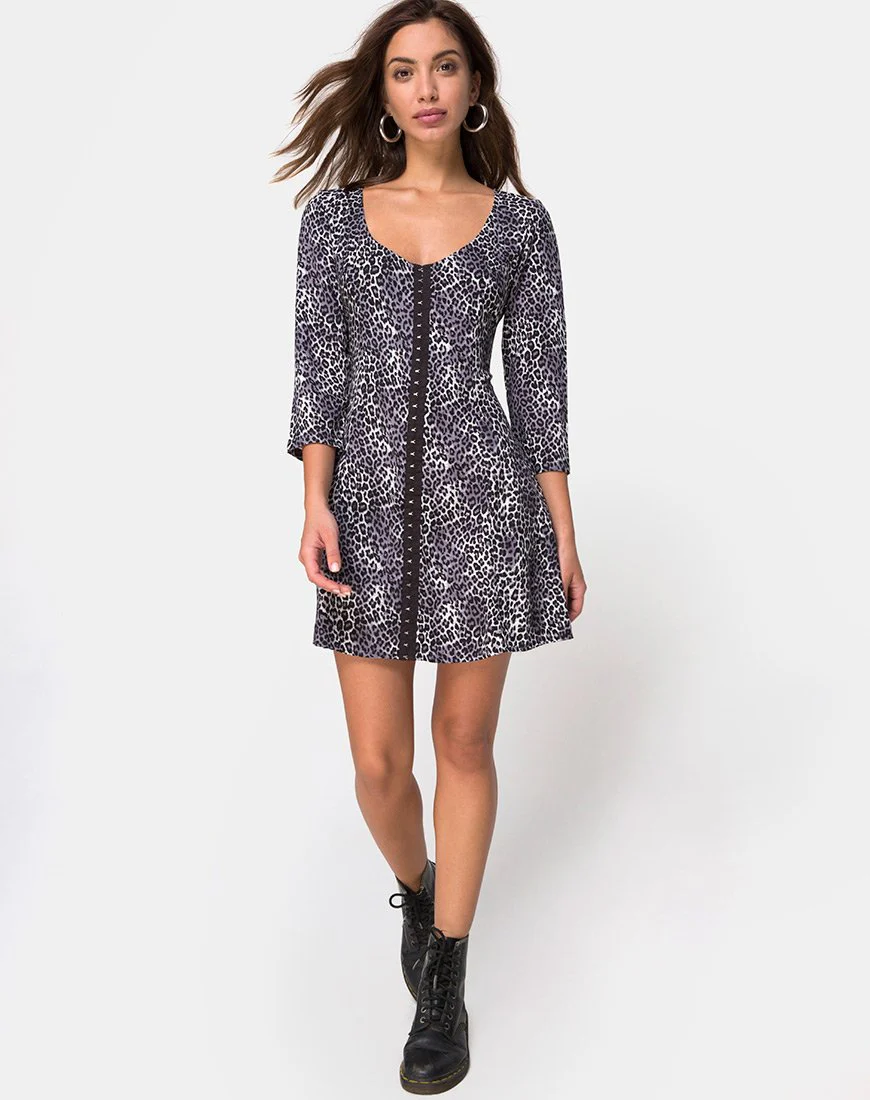 Camisa Kleid in Grau Rar Leopard - Image 3