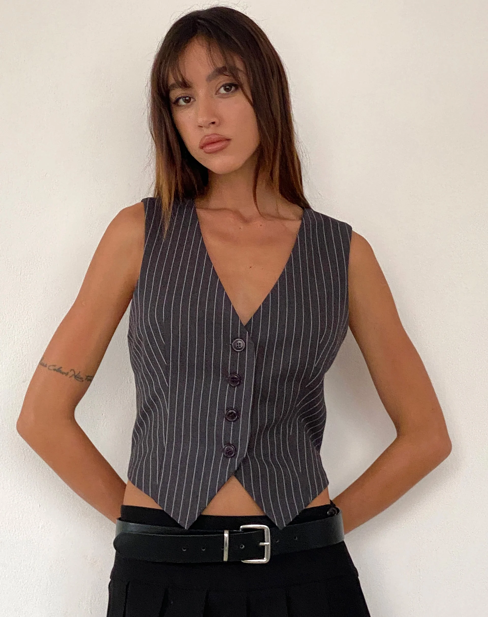 Canta Tailored Vest Top in Dunkelgrau mit Nadelstreifen