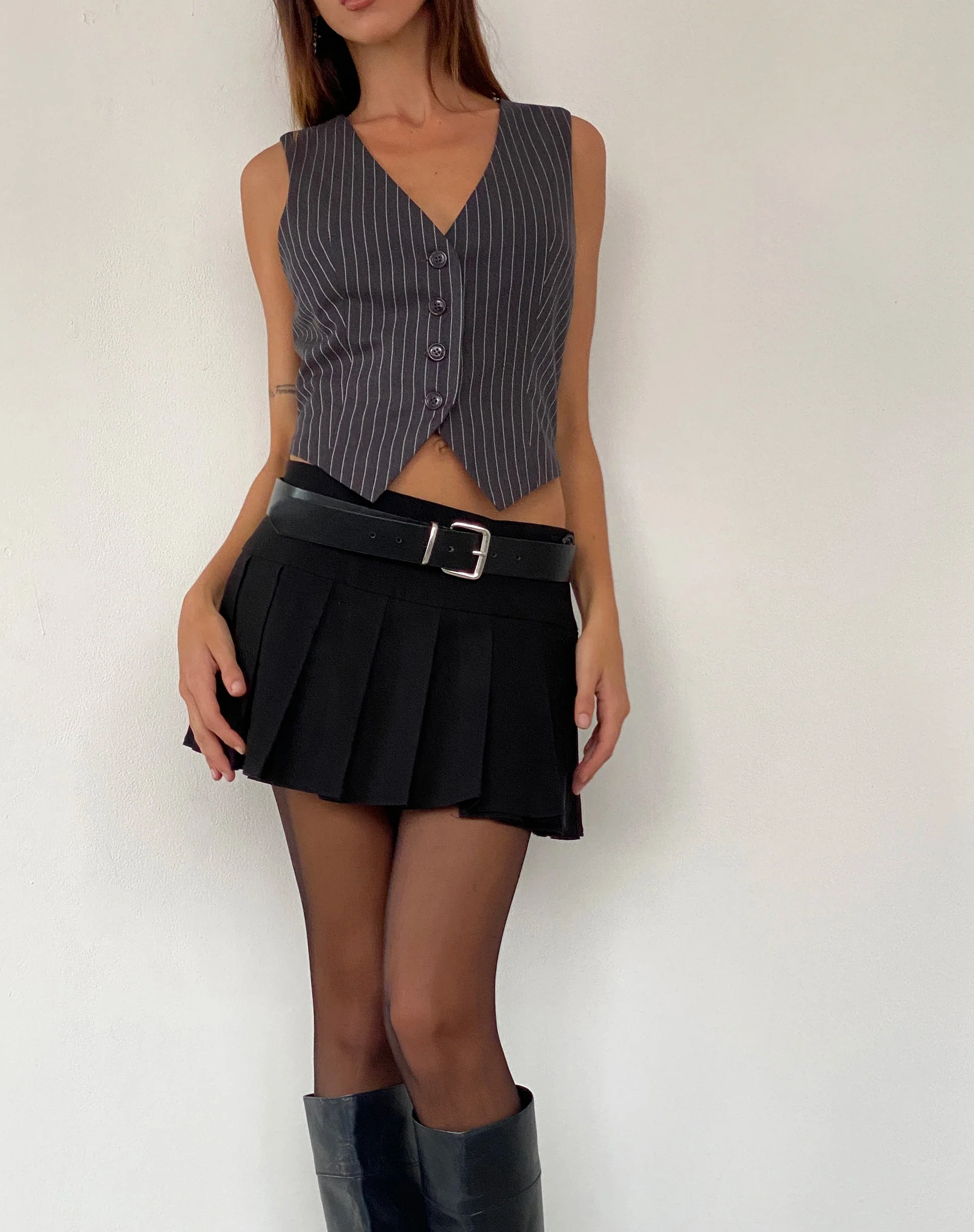Canta Tailored Vest Top in Dunkelgrau mit Nadelstreifen - Image 2