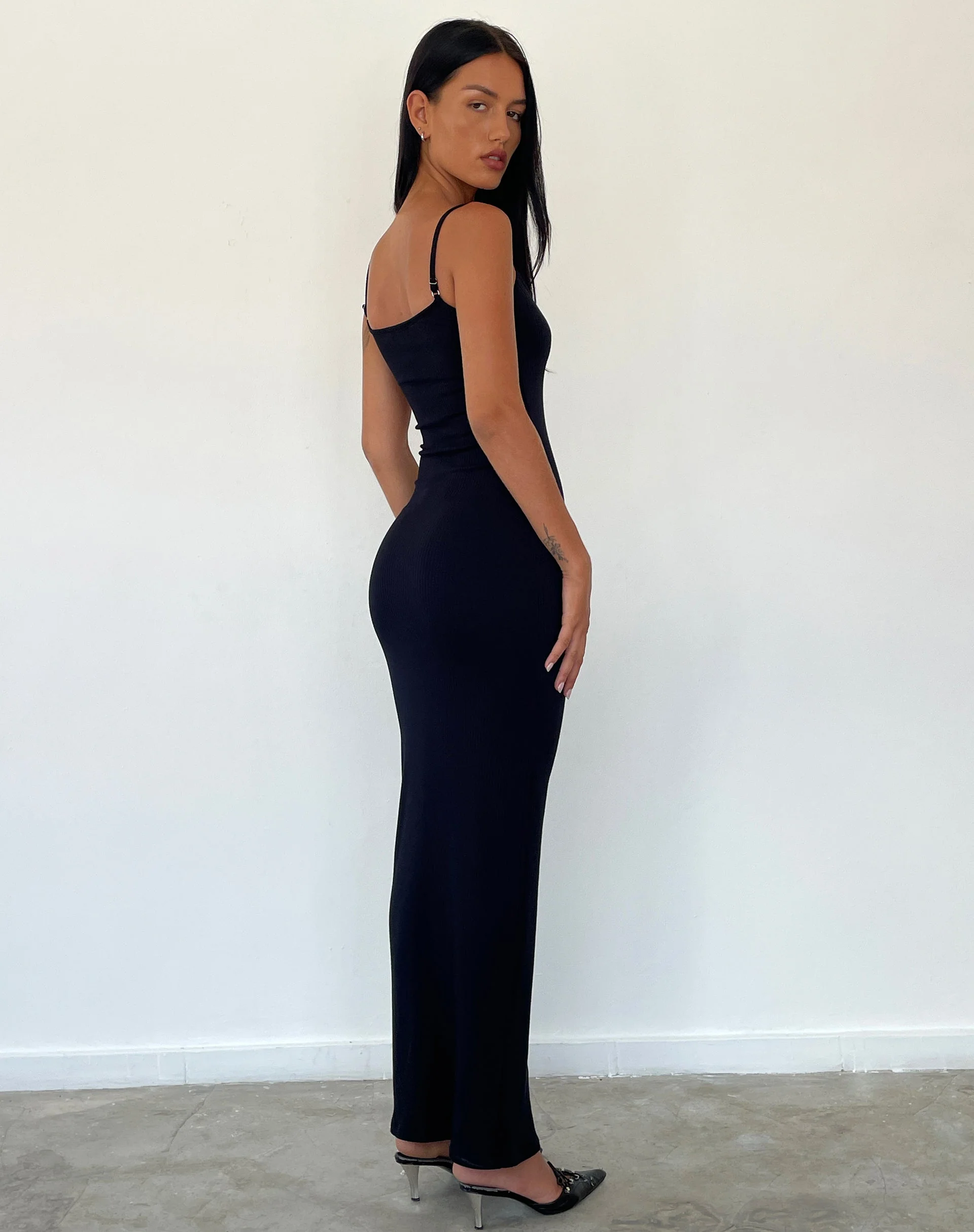 Cantha Riemchen-Maxikleid aus schwarzer Rippe - Image 4