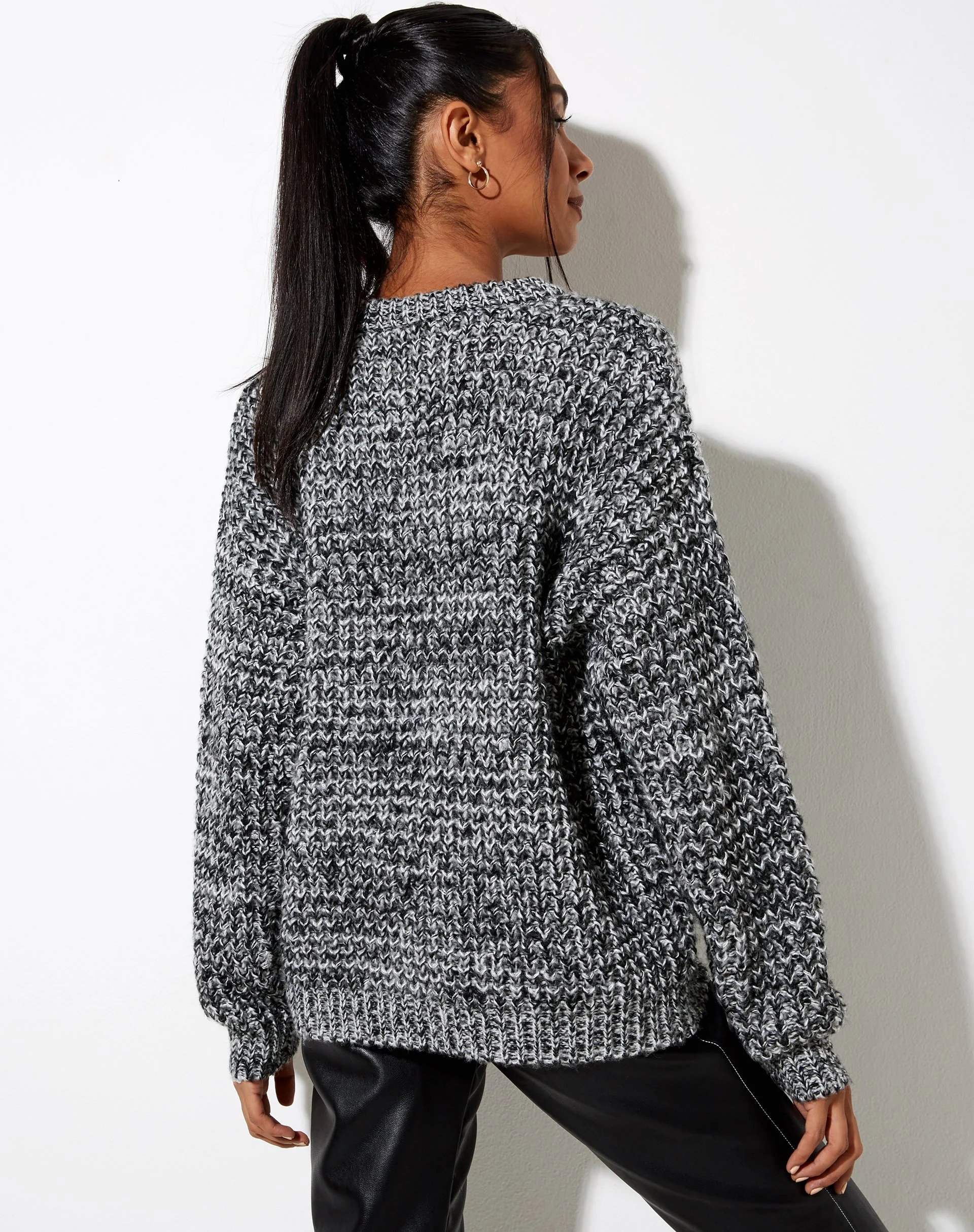 Karibu-Pullover aus Grobstrick in Schwarz, Grau und Weiß - Image 3