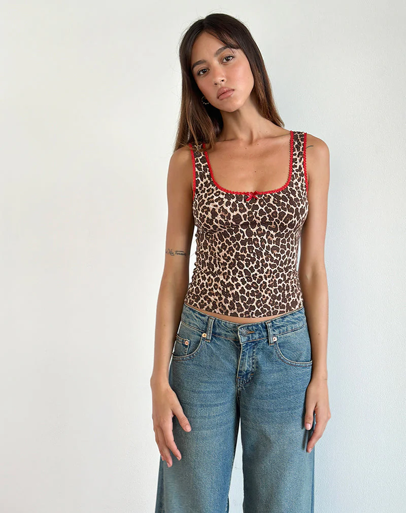 Carillo Vest Top in Rar Leopard Sandstorm mit rotem Saum - Image 5