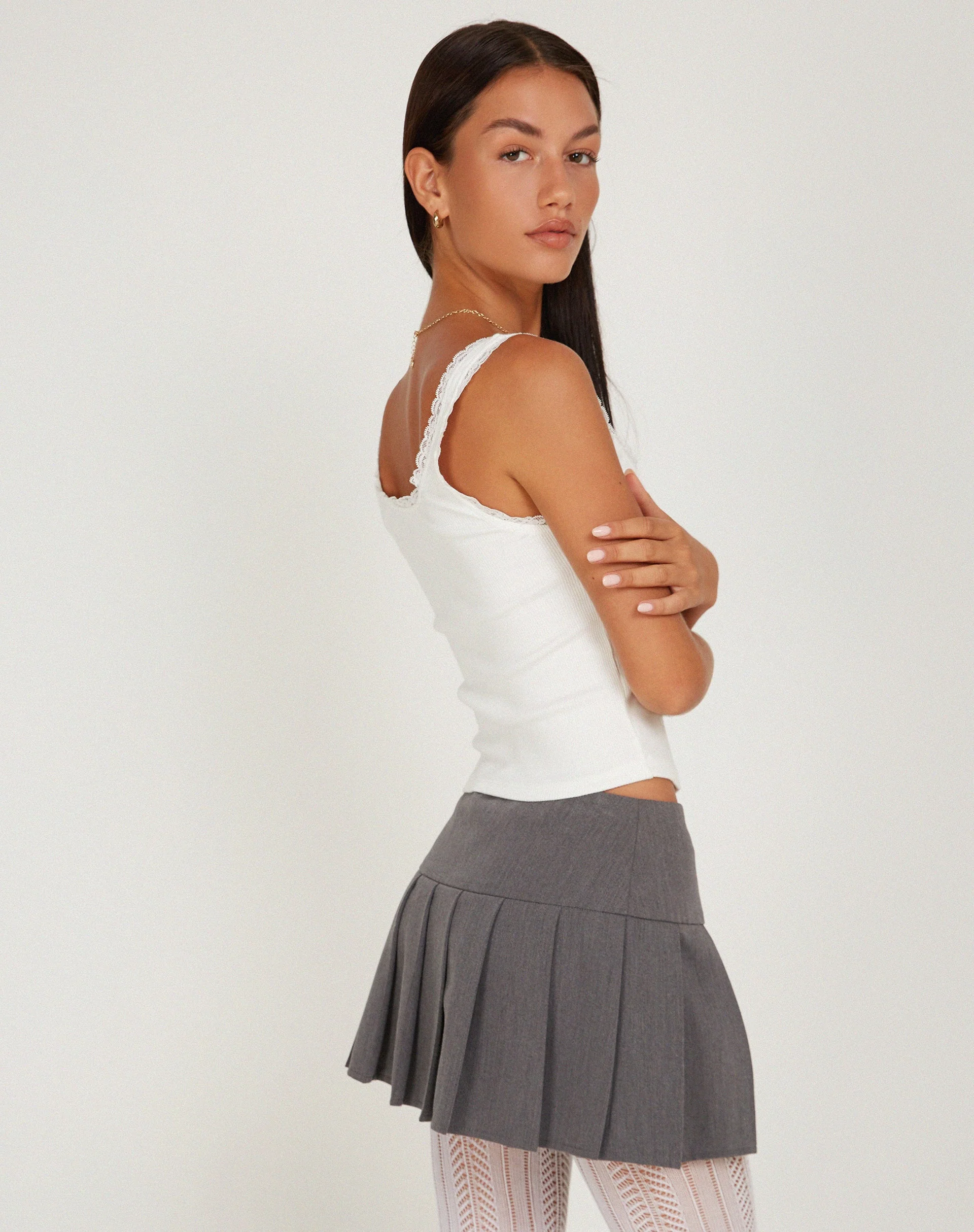 Carillo Spitzenbesatz Cropped Vest Top in Motif Weiß - Image 3