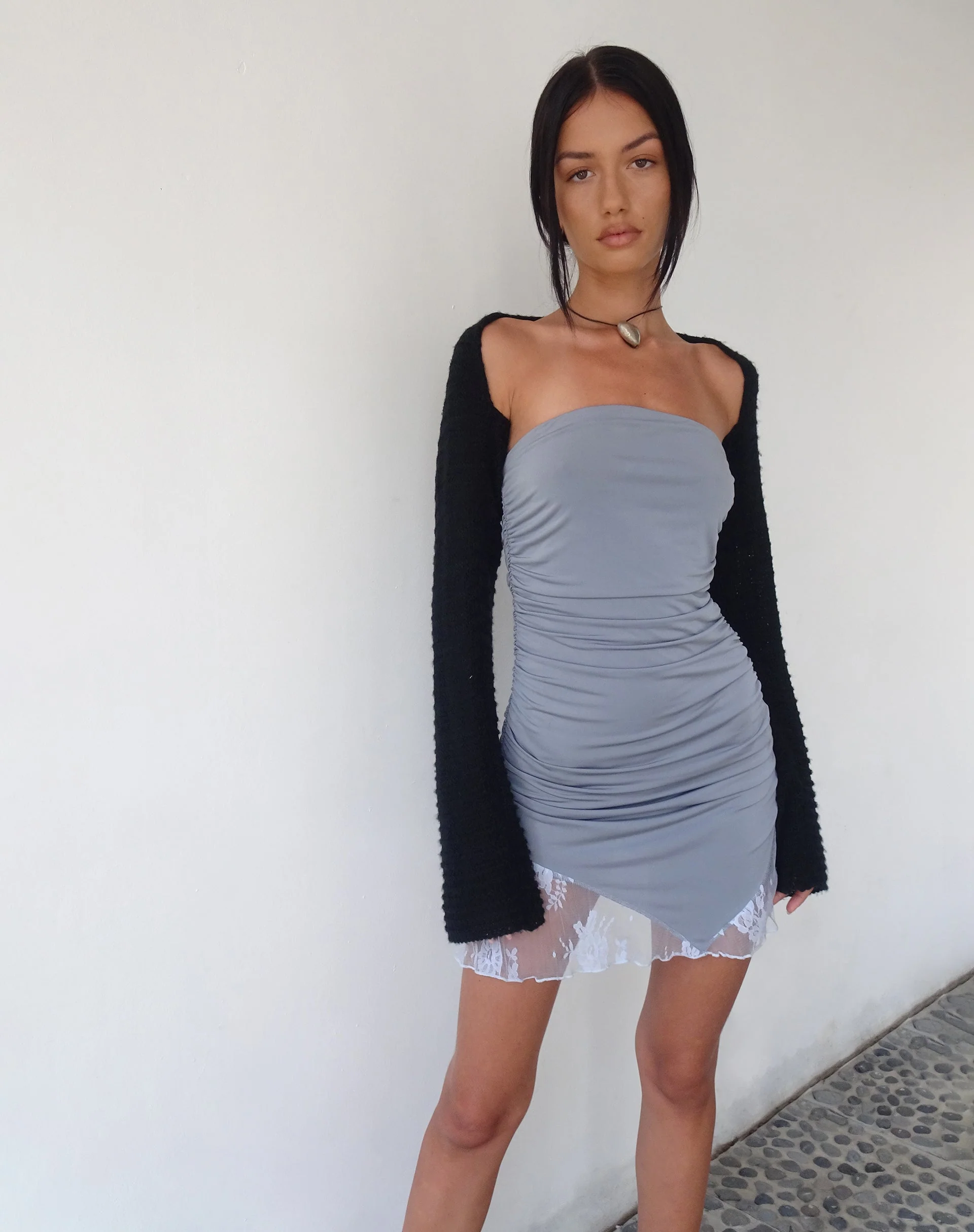MOTEL X JACQUIE Carlie Bandeau-Minikleid in Slinky Grau - Image 3