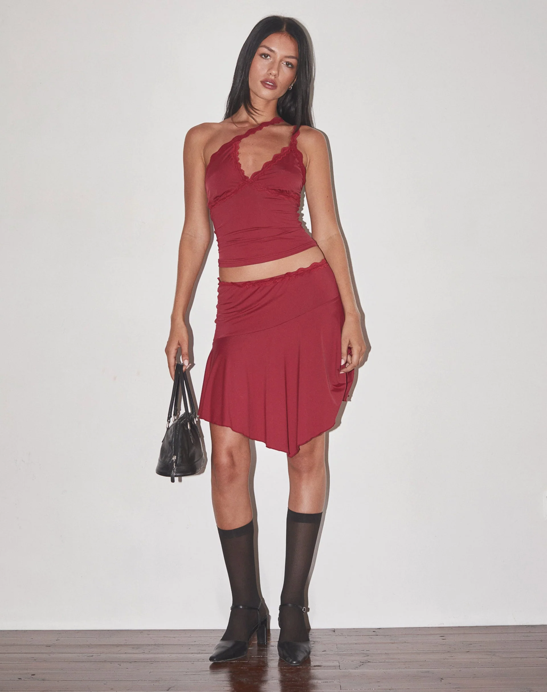 Carolina One Shoulder Top in Dunkelkirsche - Image 2