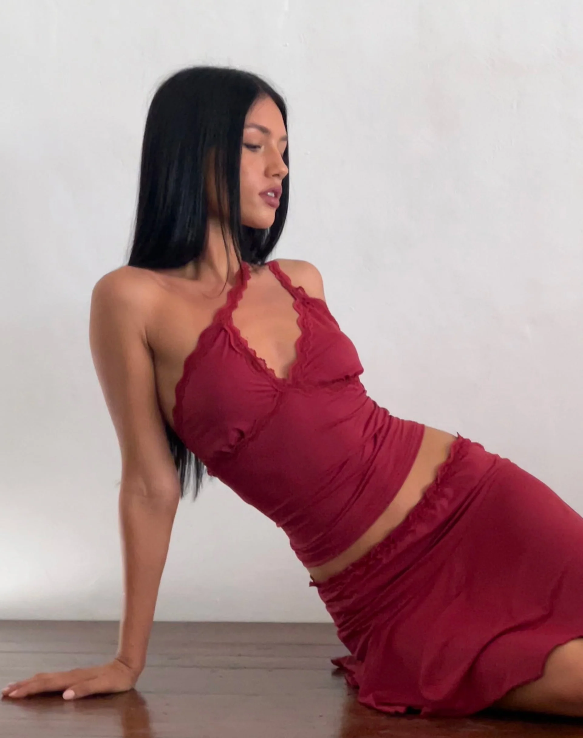 Carolina One Shoulder Top in Dunkelkirsche - Image 5
