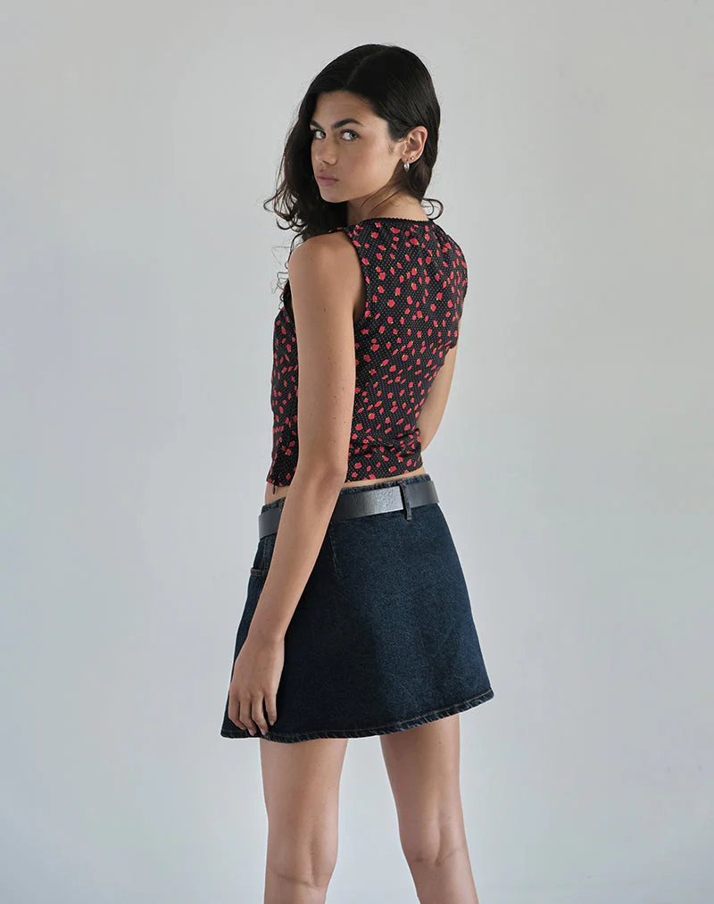 Carys Vest Top in Strawberry Polka Schwarz - Image 4