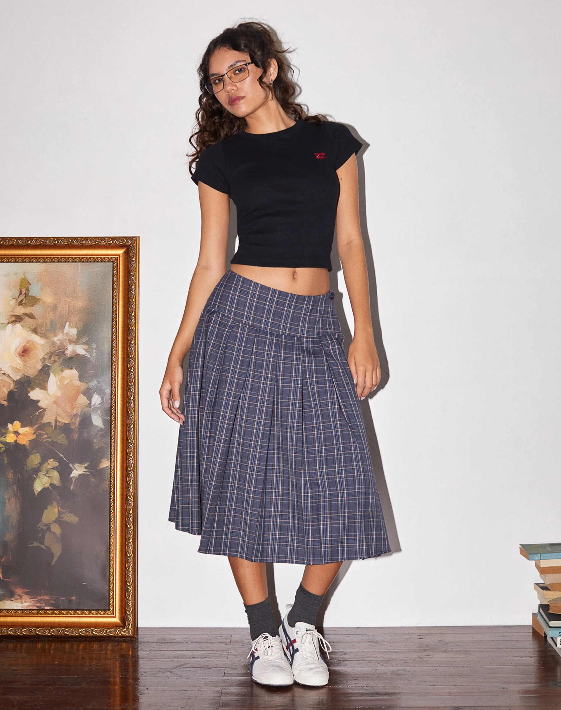 Catelyn Falten-Midirock in Navy Karo