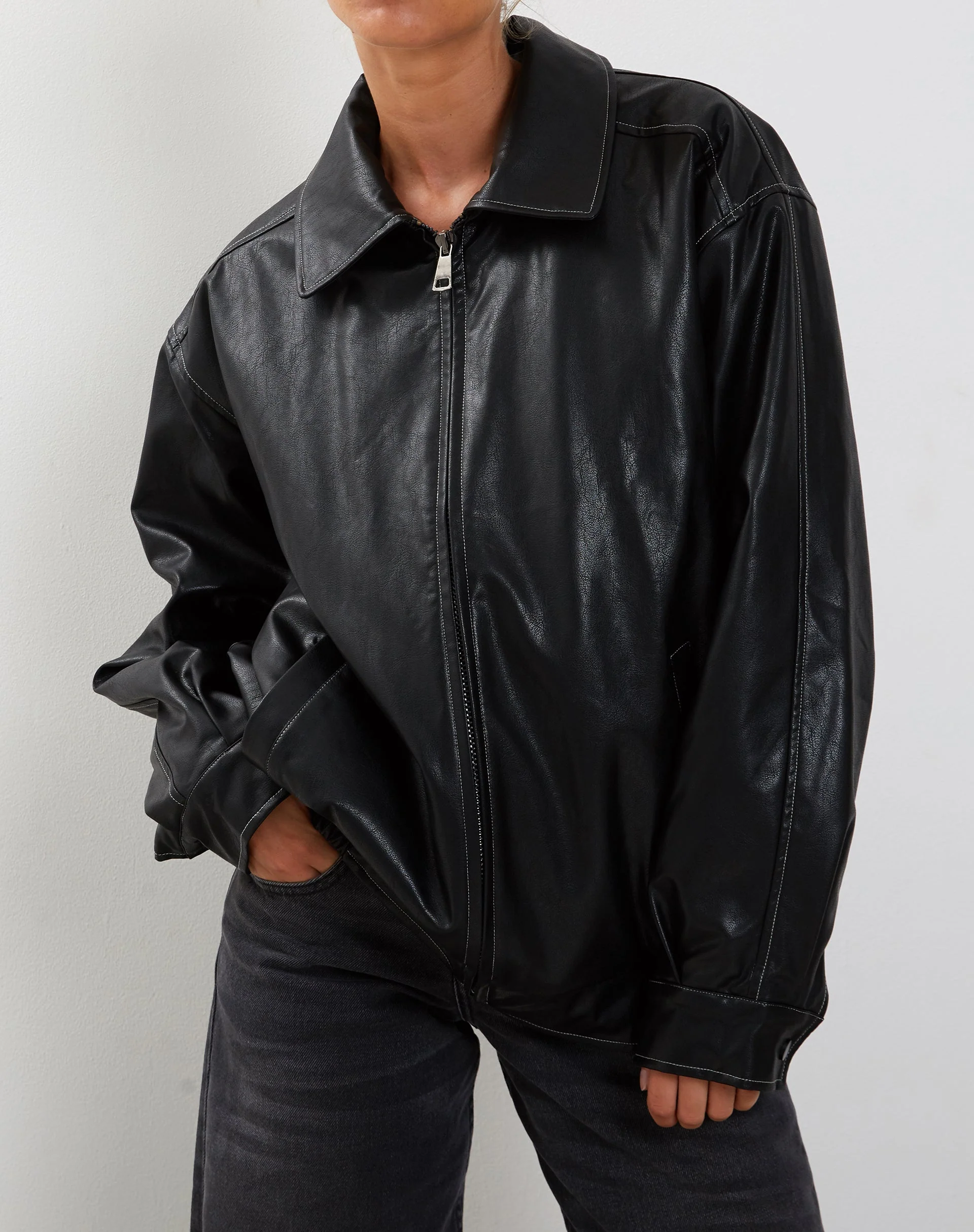Cavita Jacke in Schwarz mit grauer Steppnaht - Image 3