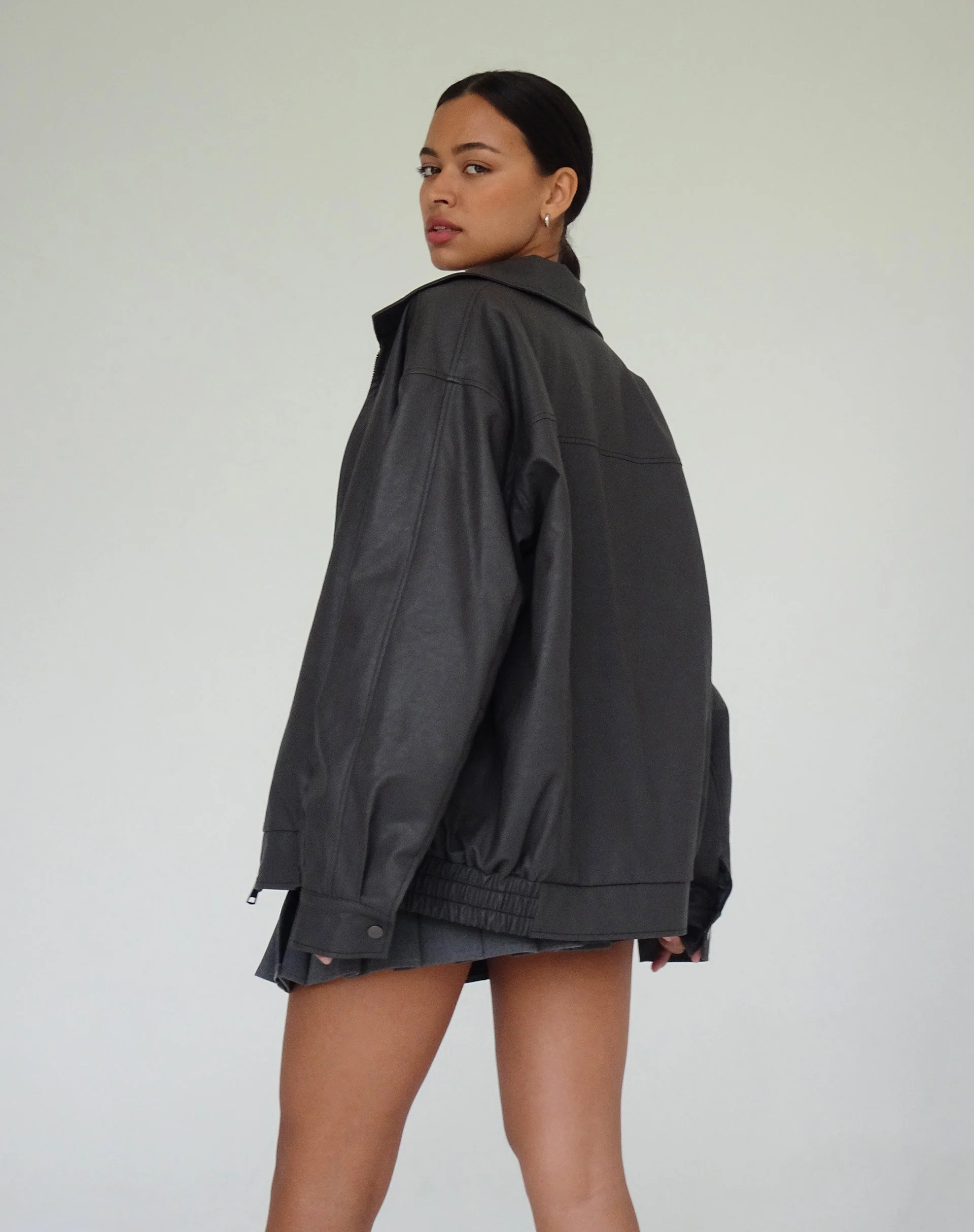 Cavita PU Jacke in Grau mit schwarzer Steppnaht - Image 4