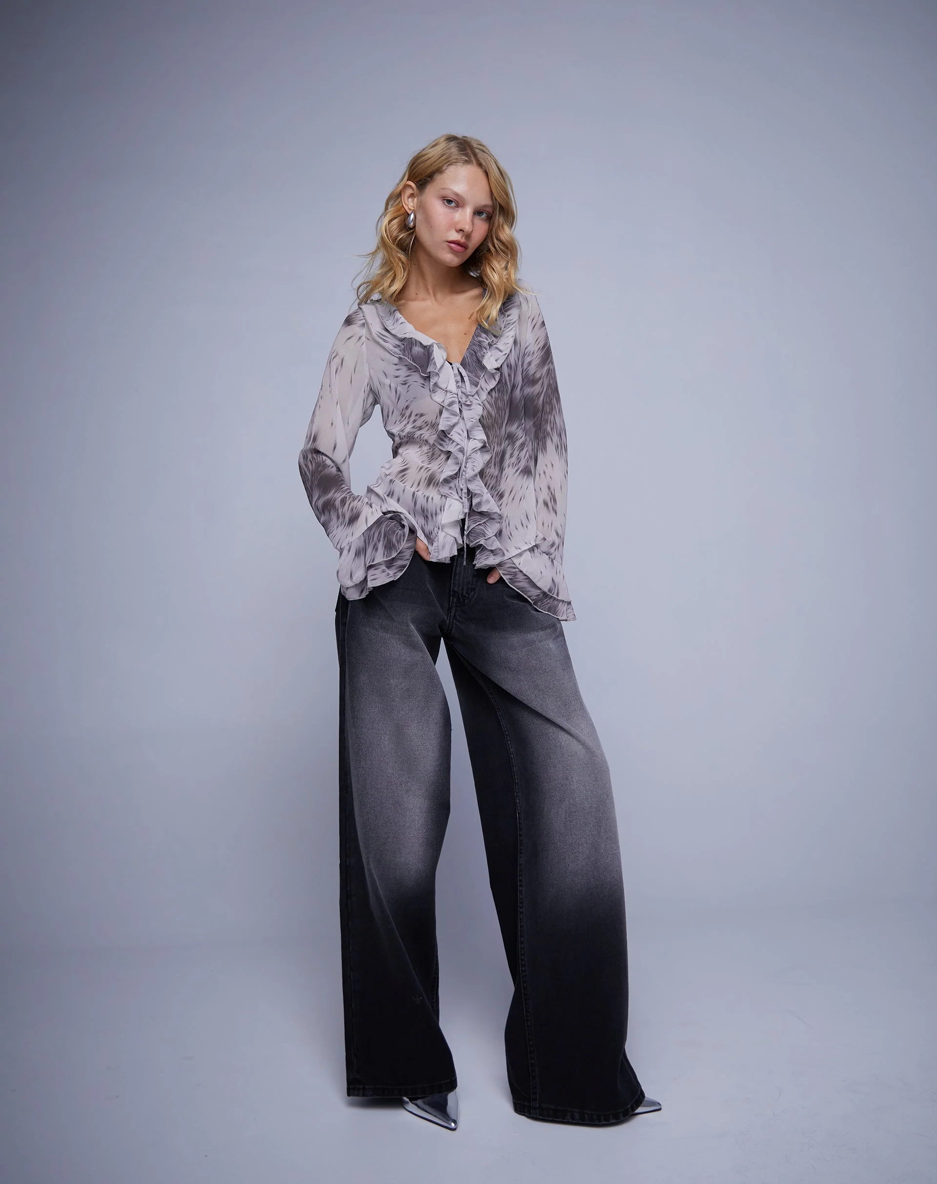 Cecelia Bluse mit Rüschenbesatz aus verzerrtem Tierprint - Image 2
