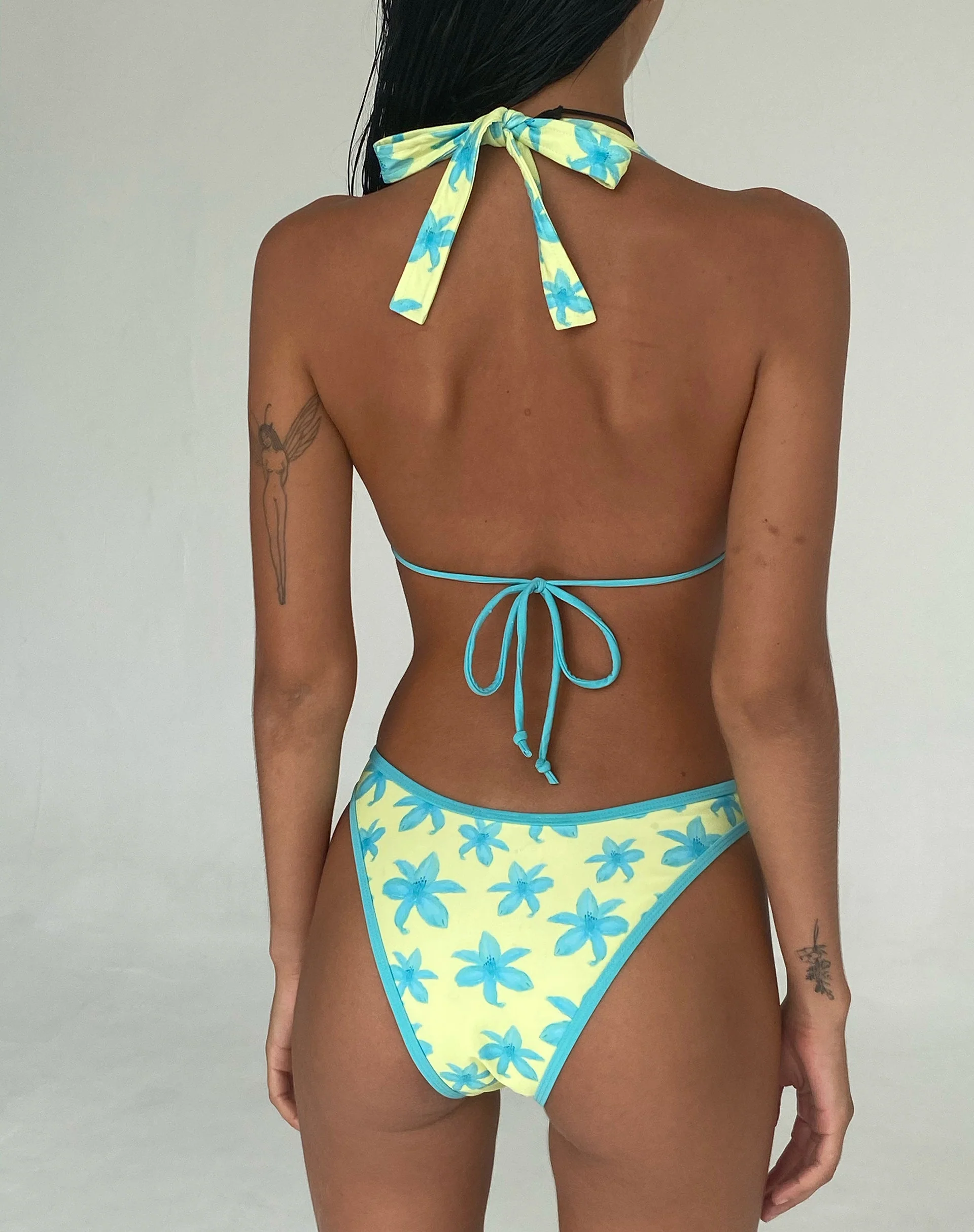 Cerry Bikini-Oberteil in Gelb mit gemalter Blume - Image 7