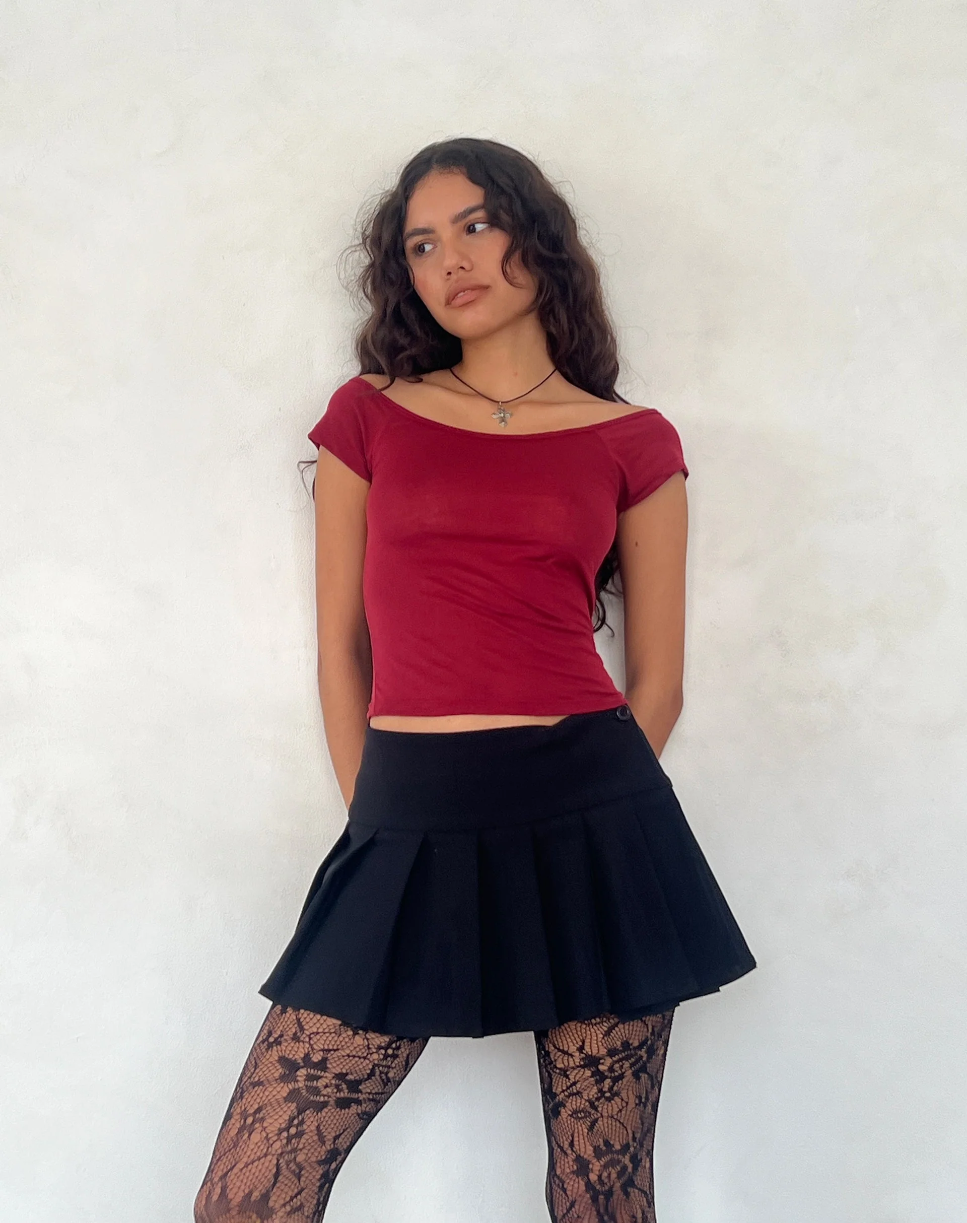 Charya Schulterfreies Oberteil in Adrenalin Rot - Image 2