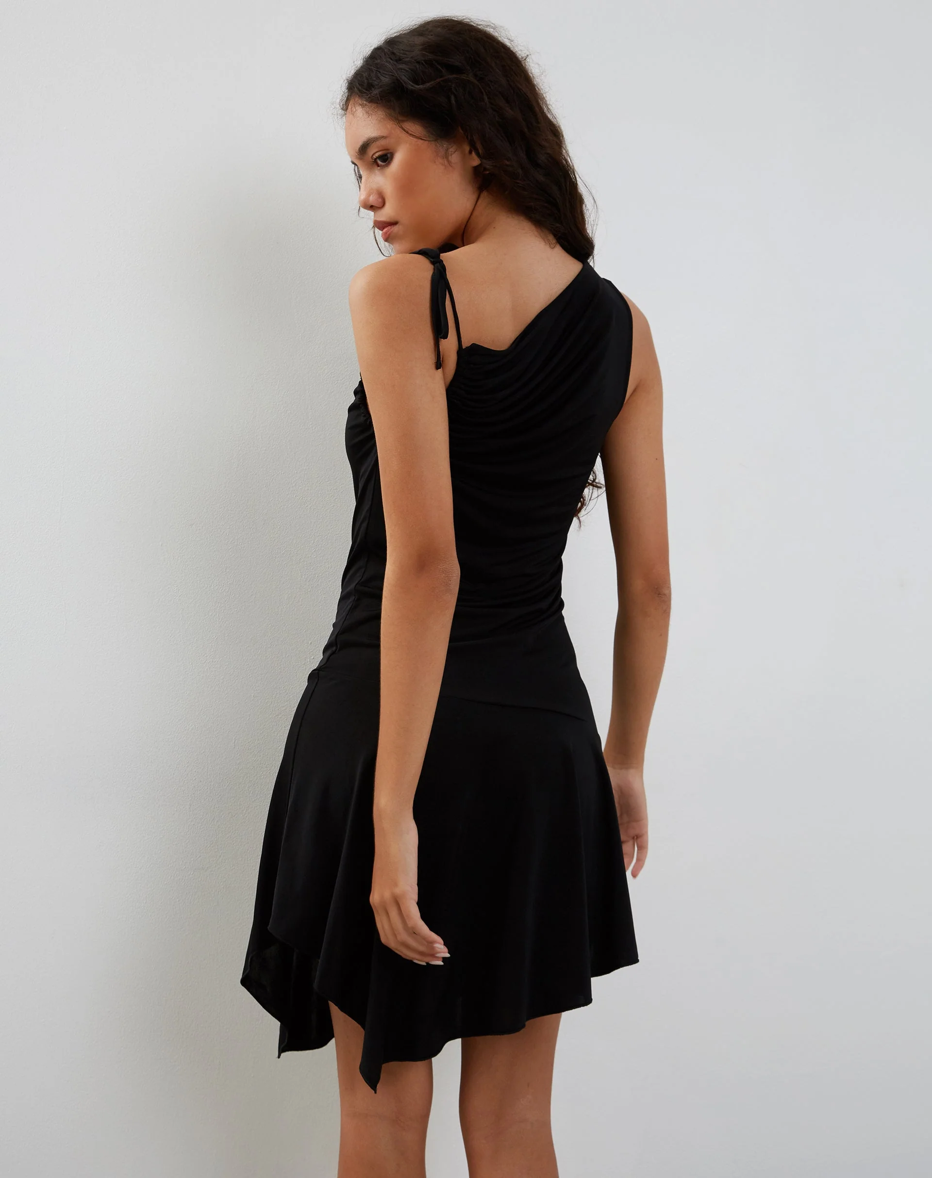 Chaya Slinky Minikleid in Schwarz - Image 6