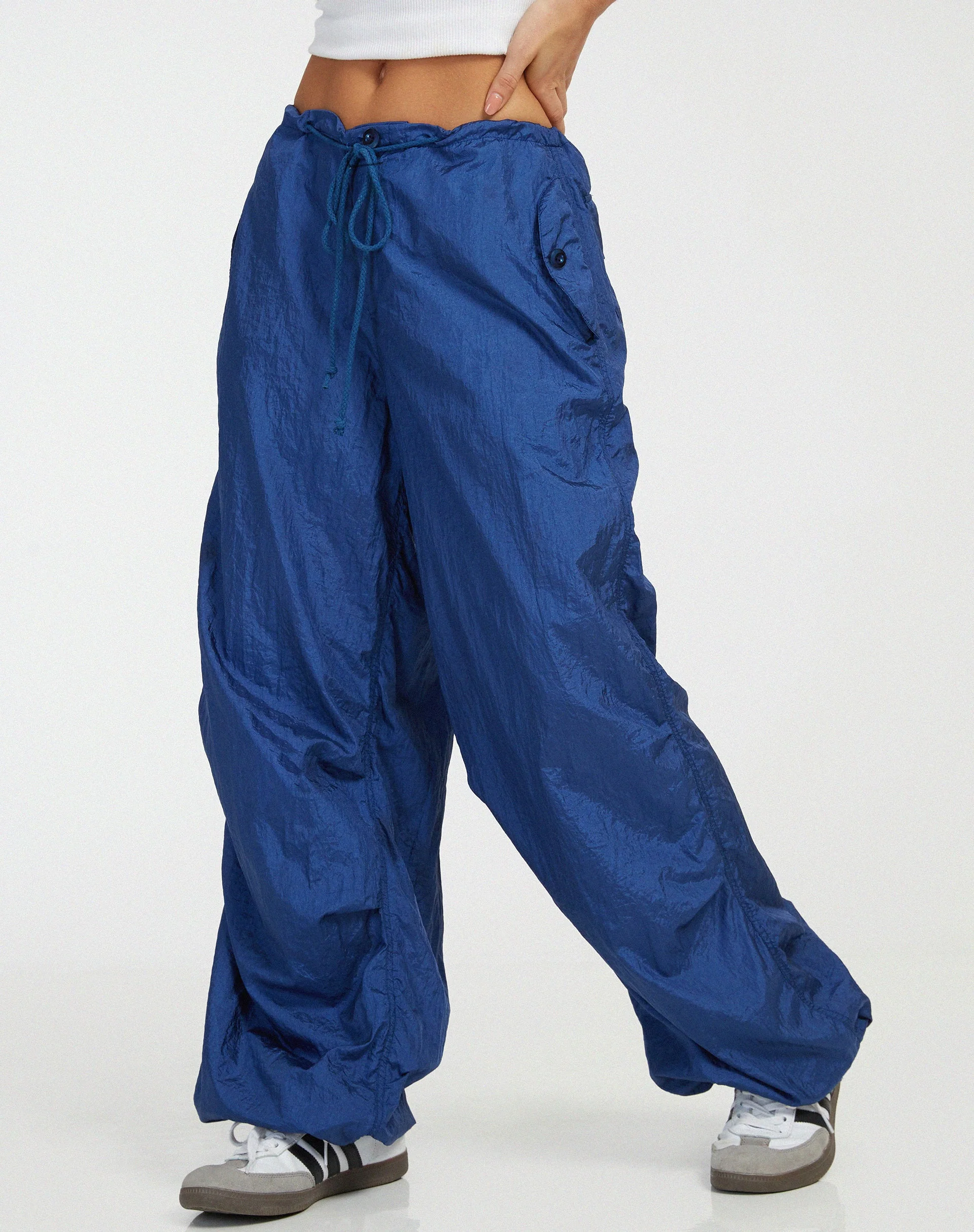 Chute-Hose in Marineblau - Image 2