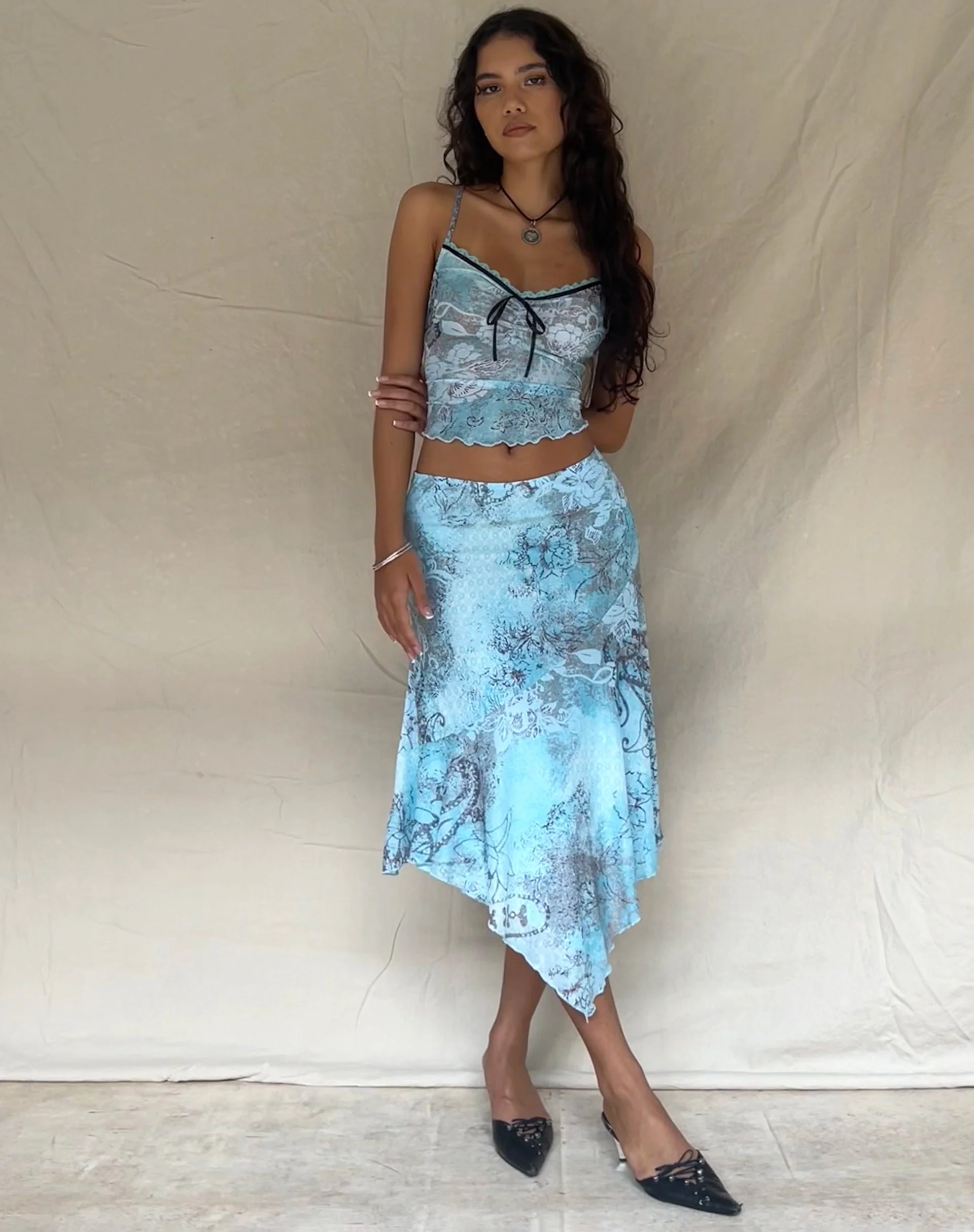 Cinta Low Rise Midirock in Paisley Abstrakt Rustikal - Image 2