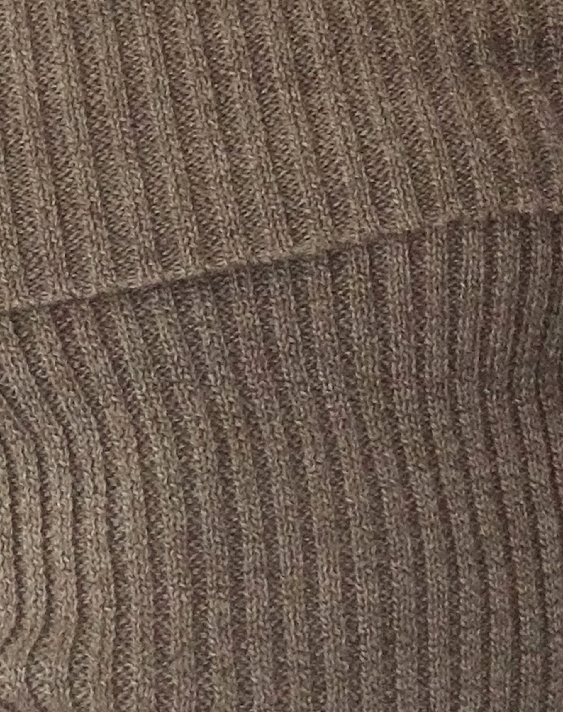 Circe Off-Shoulder Langarm-Strickoberteil in Garnbraun - Image 6