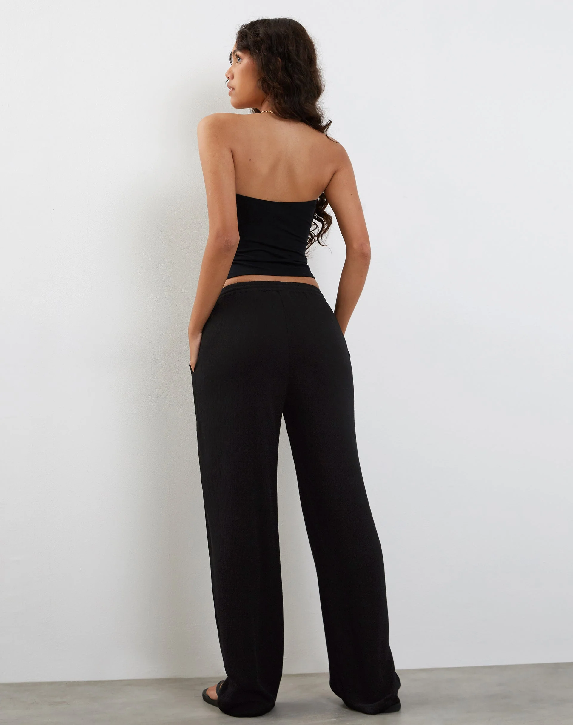 Cisa Hose mit weitem Bein in Crinkle Schwarz - Image 4