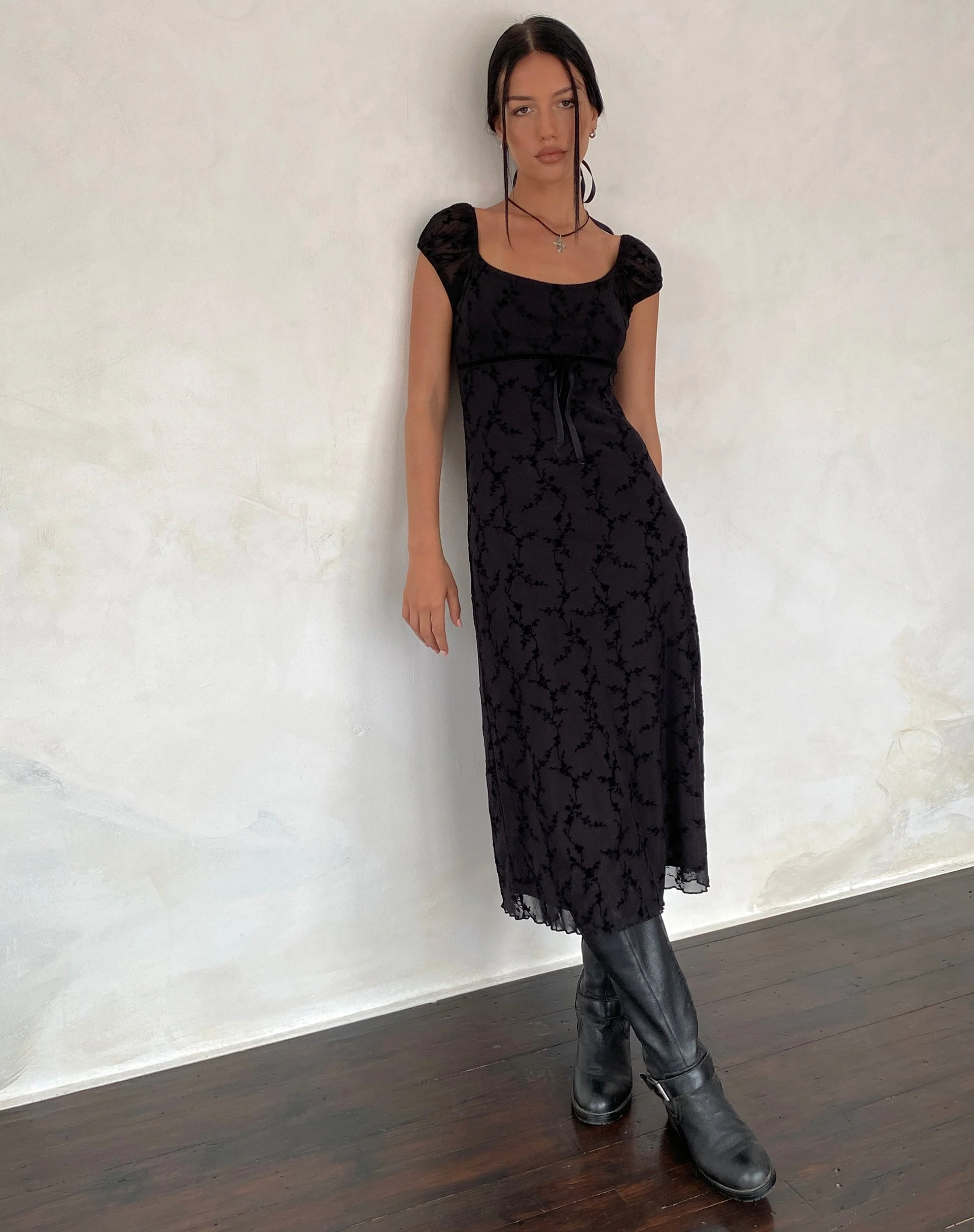 Clarisse Midikleid aus Mesh Vine Flower Schwarz - Image 4