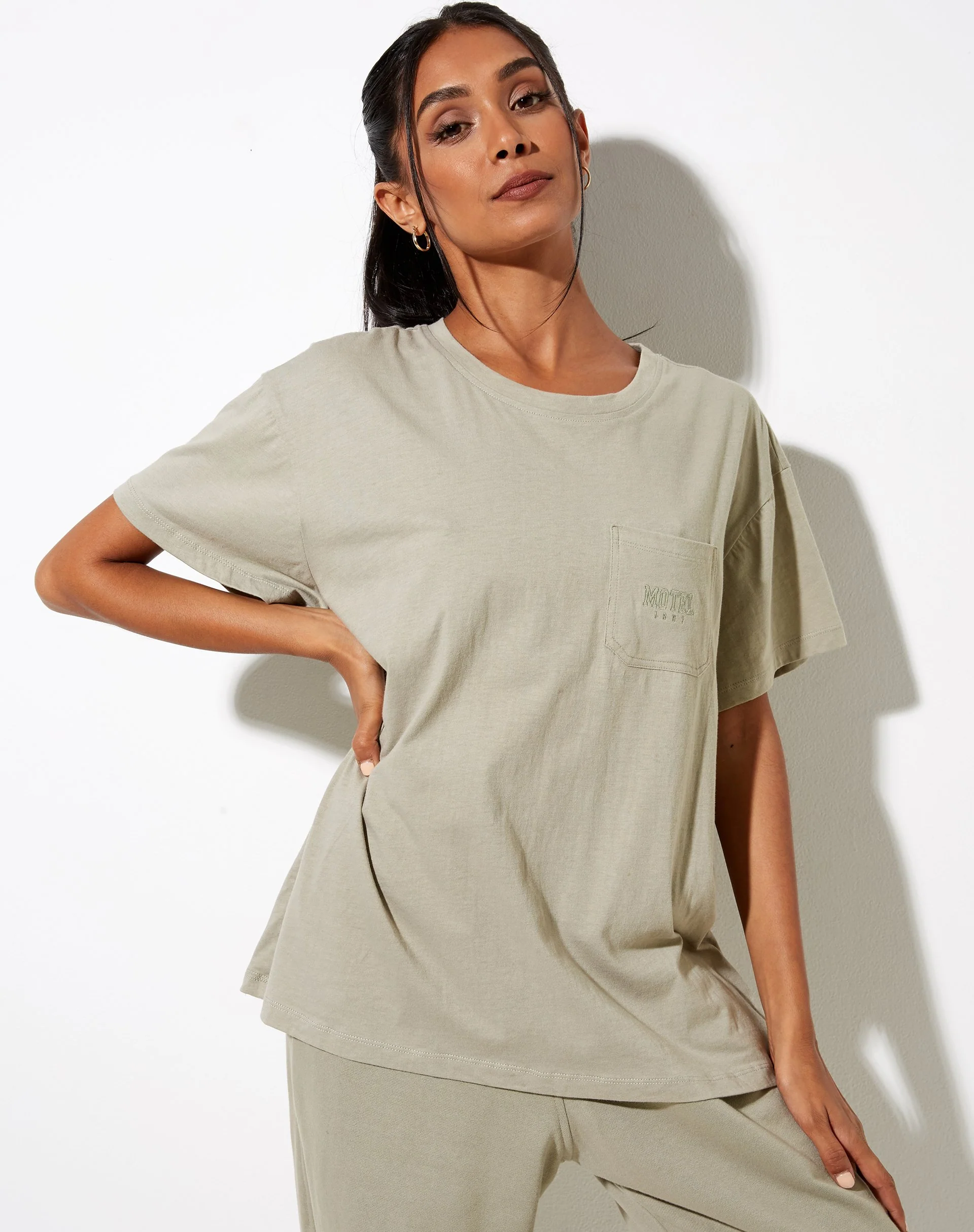 Cloete Tee in London Fog Motel 1997 Stickerei - Image 3