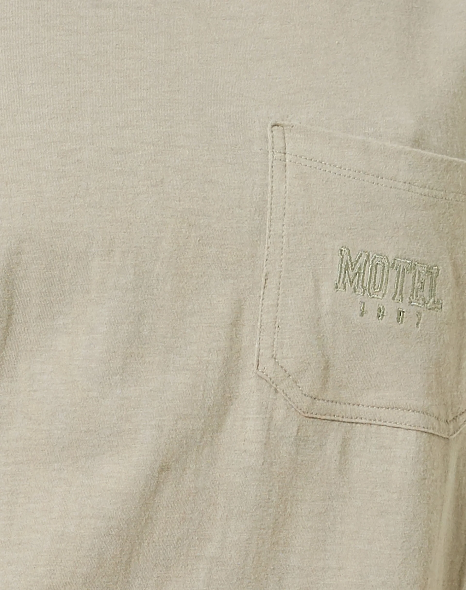 Cloete Tee in London Fog Motel 1997 Stickerei - Image 5