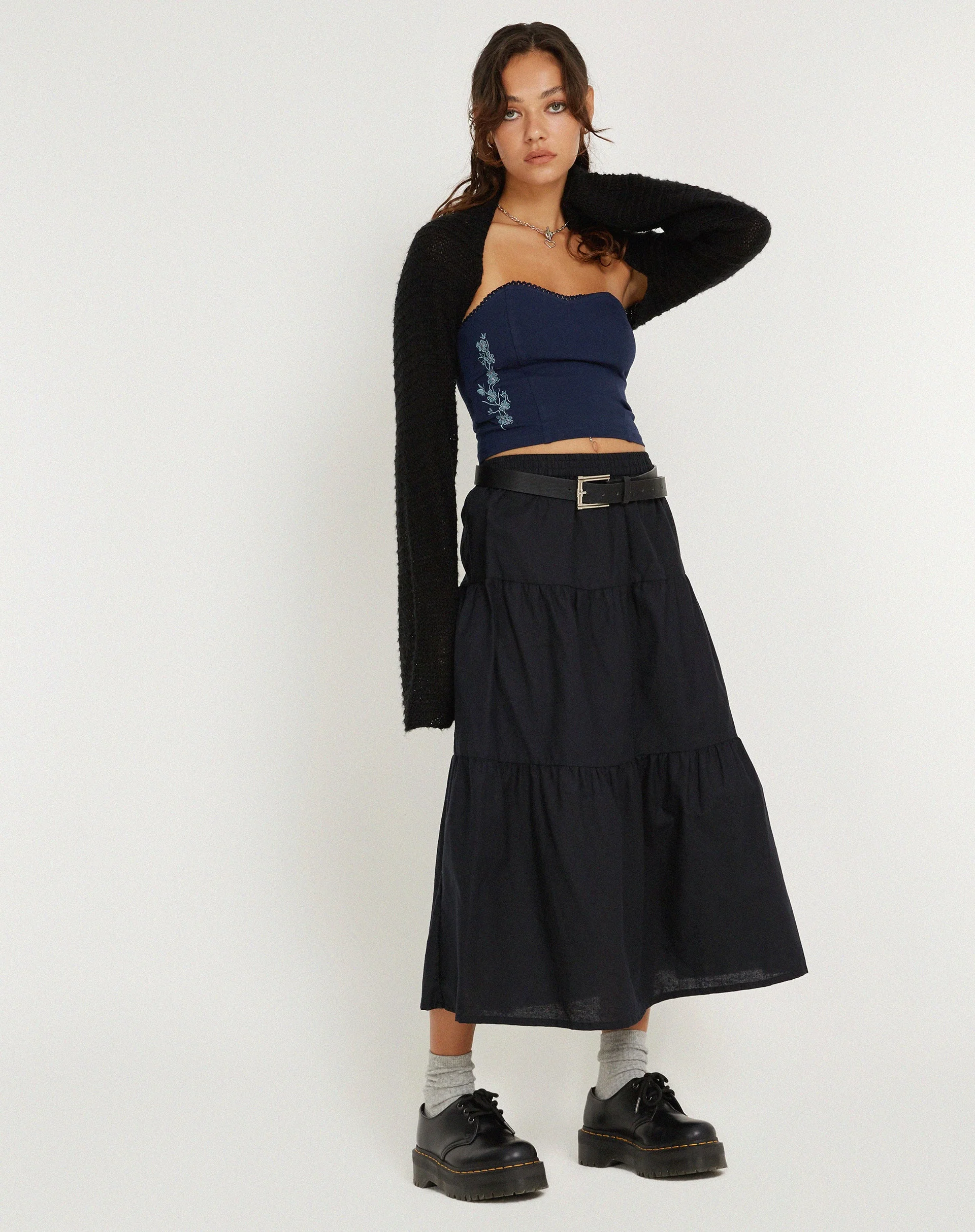 Clyde Besticktes Bandeu Top in Navy Blume Schmetterling Emb - Image 2