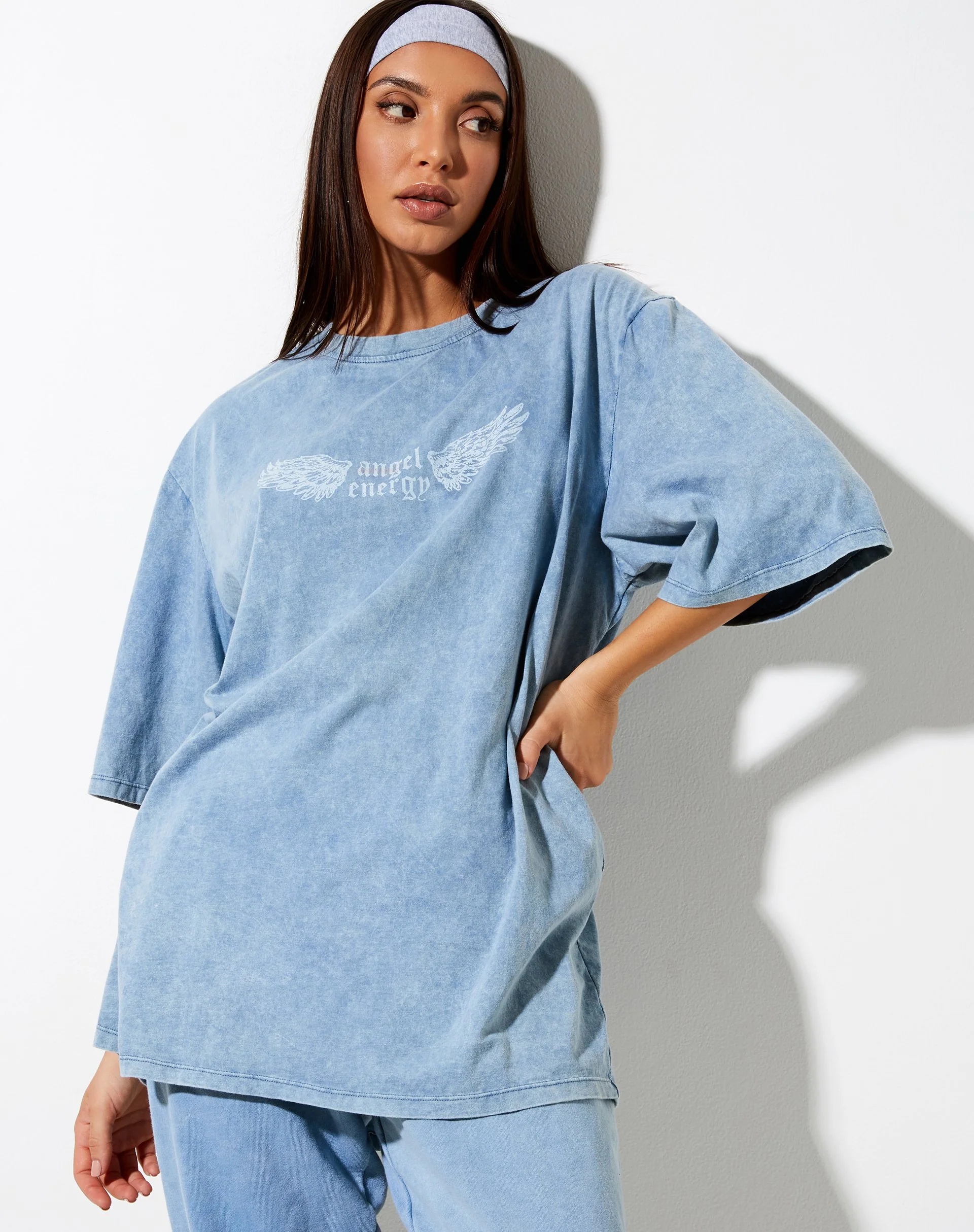 Cocoon Tee in gewaschenem Blau 'Angel Energy' Flügel - Image 4