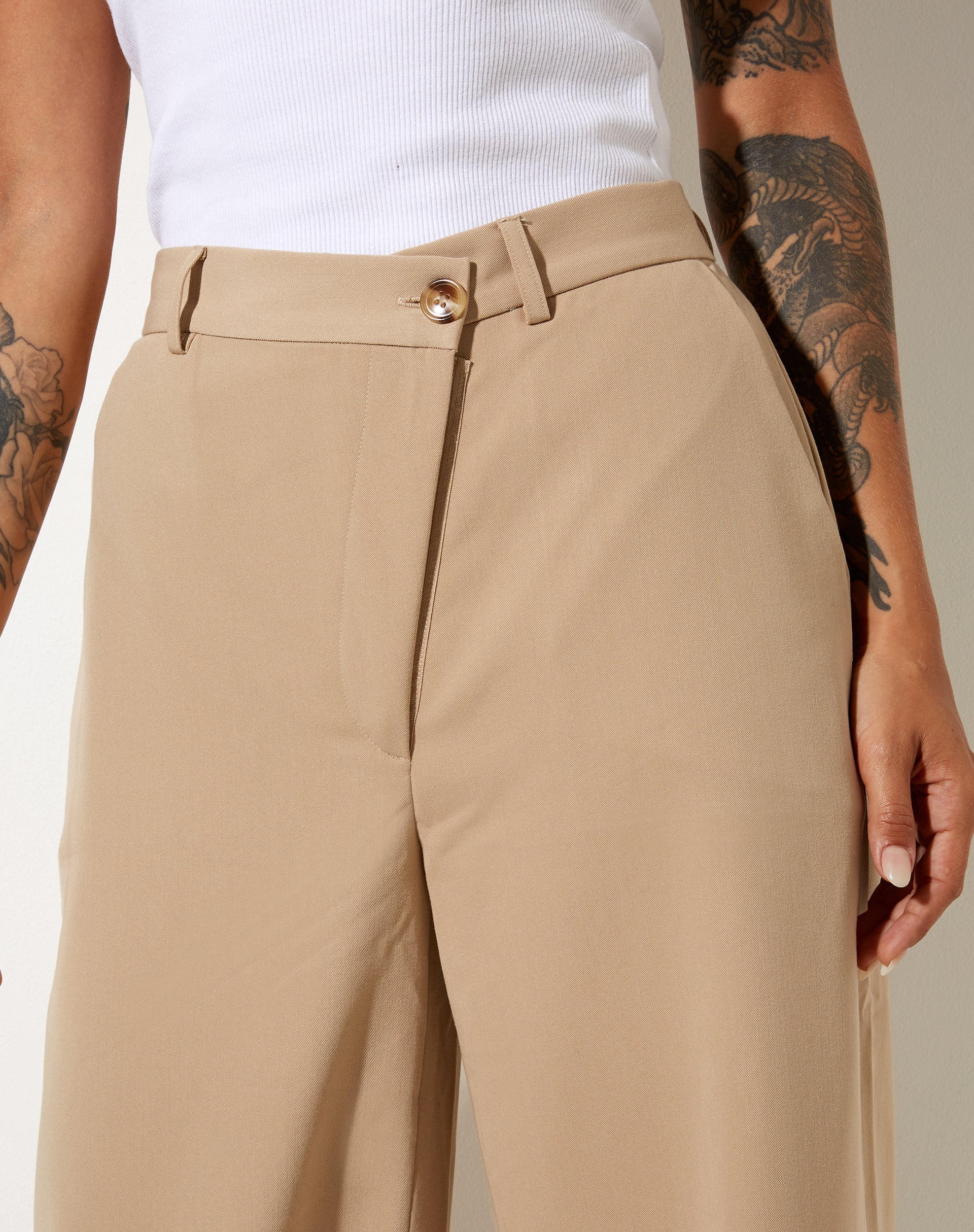 Corby-Hose in Tailoring Tan - Image 4