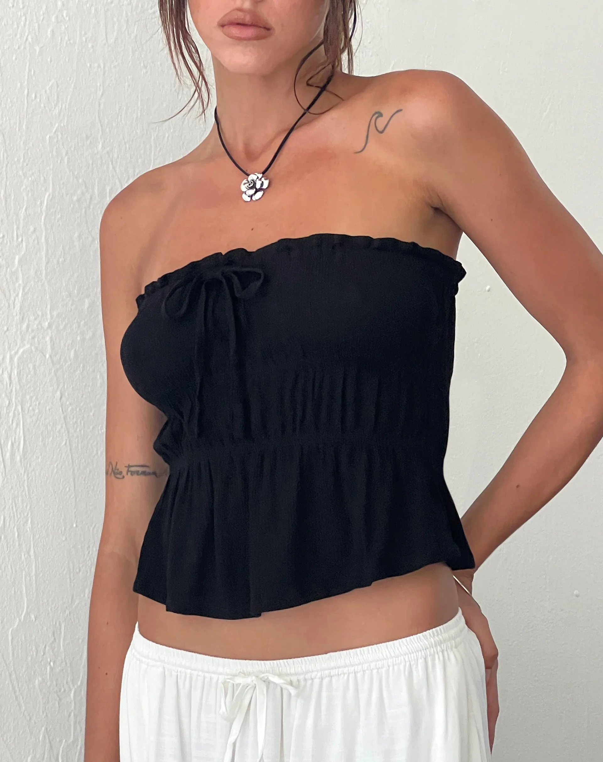 Cove Bandeau-Top in Crinkle Schwarz - Image 2