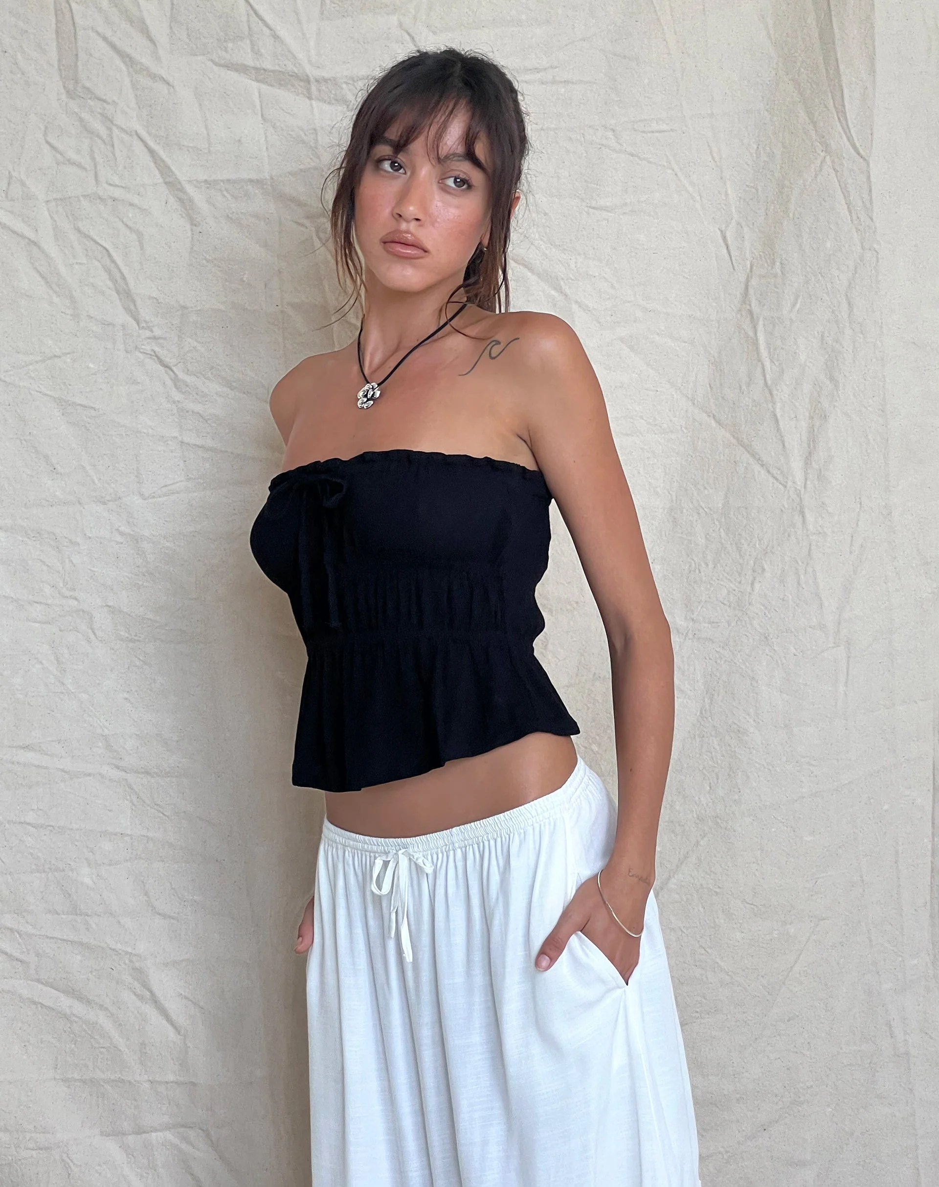Cove Bandeau-Top in Crinkle Schwarz - Image 5