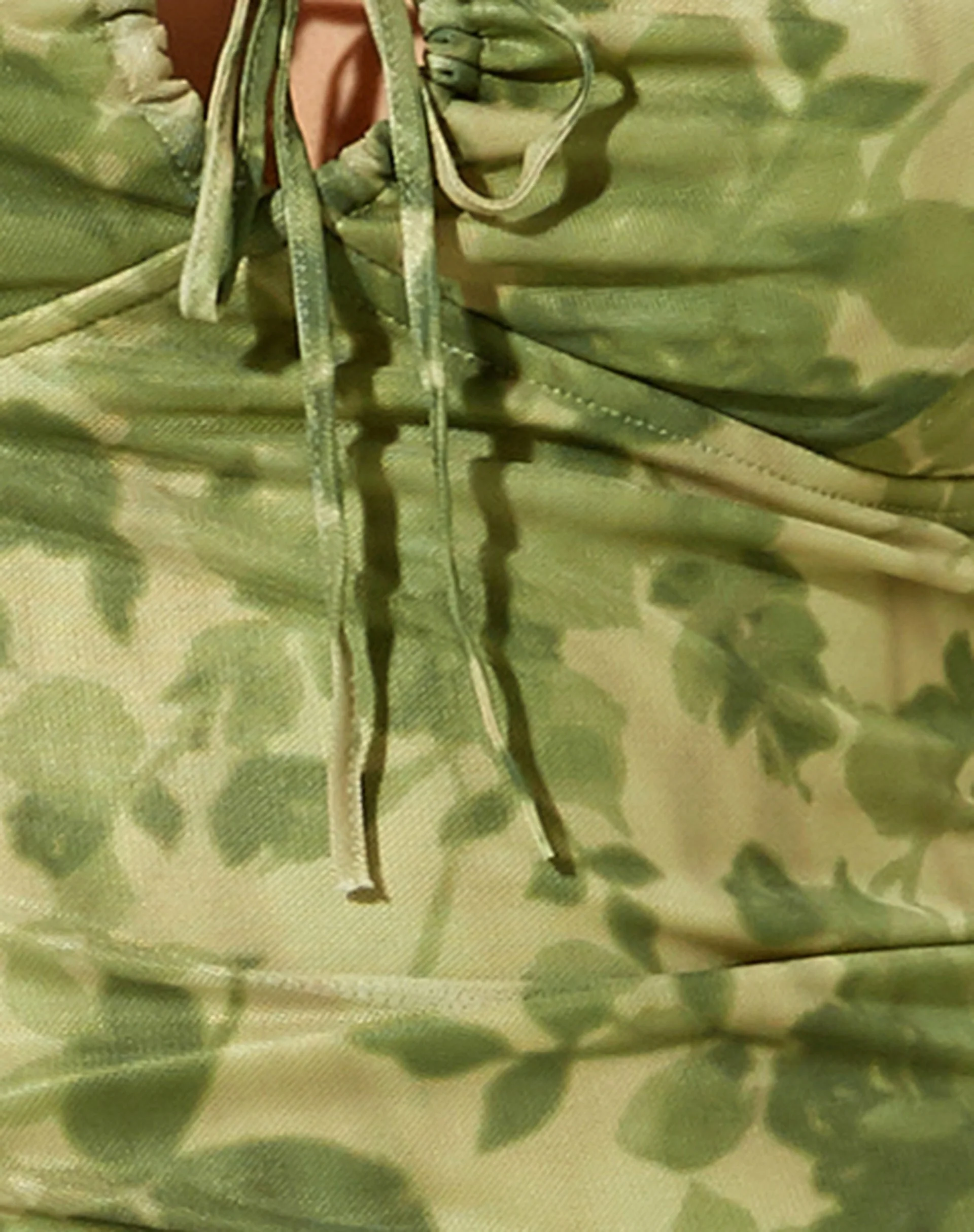 Coya Midikleid in Blurred Floral - Image 6