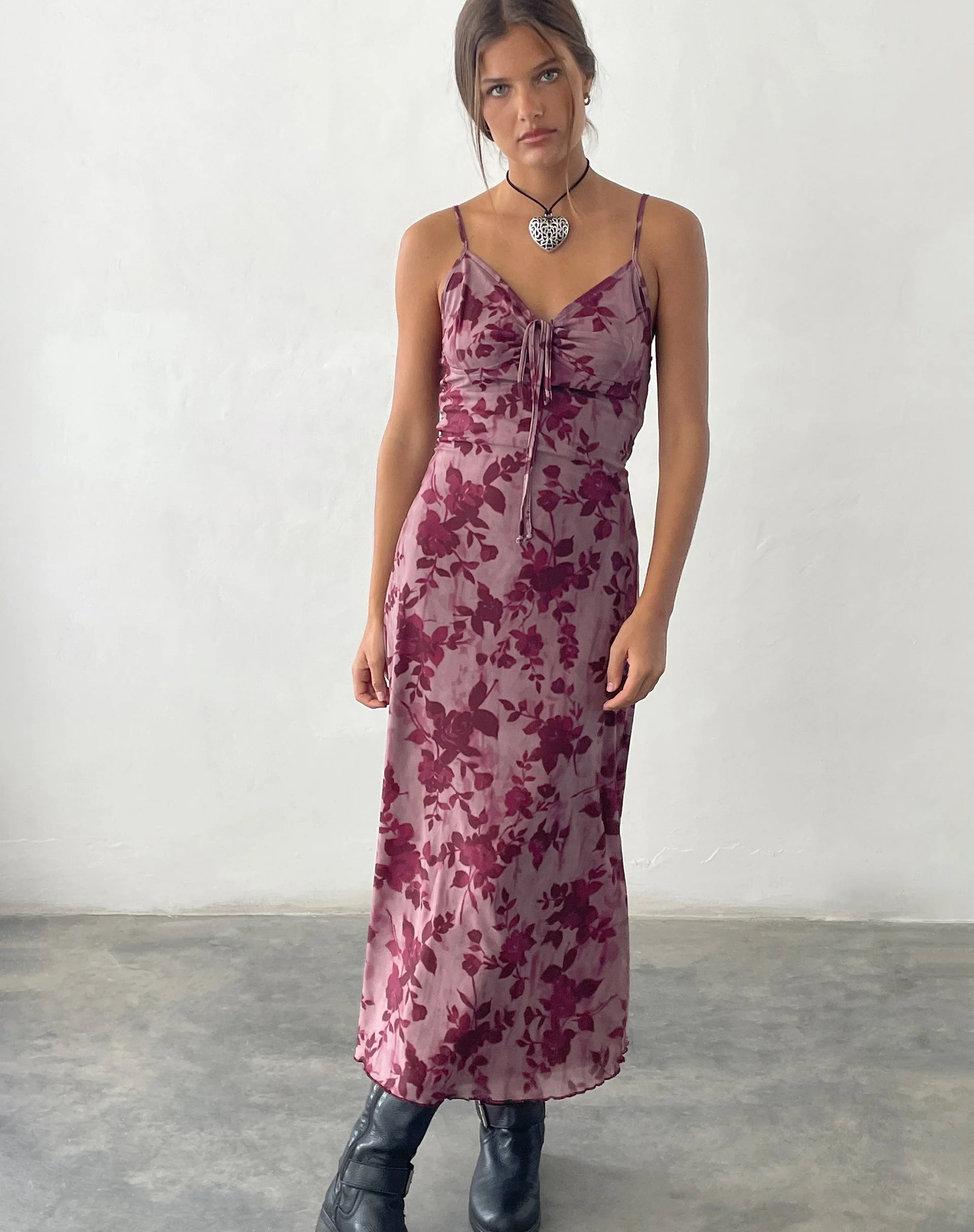 Coya Maxikleid aus Mesh Maroon Blurred Flower