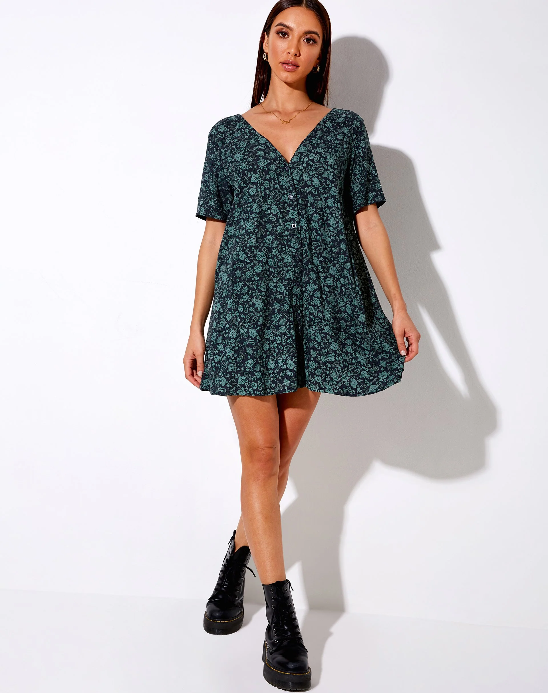 Crosena Kleid in Mono Paisley Sage - Image 3