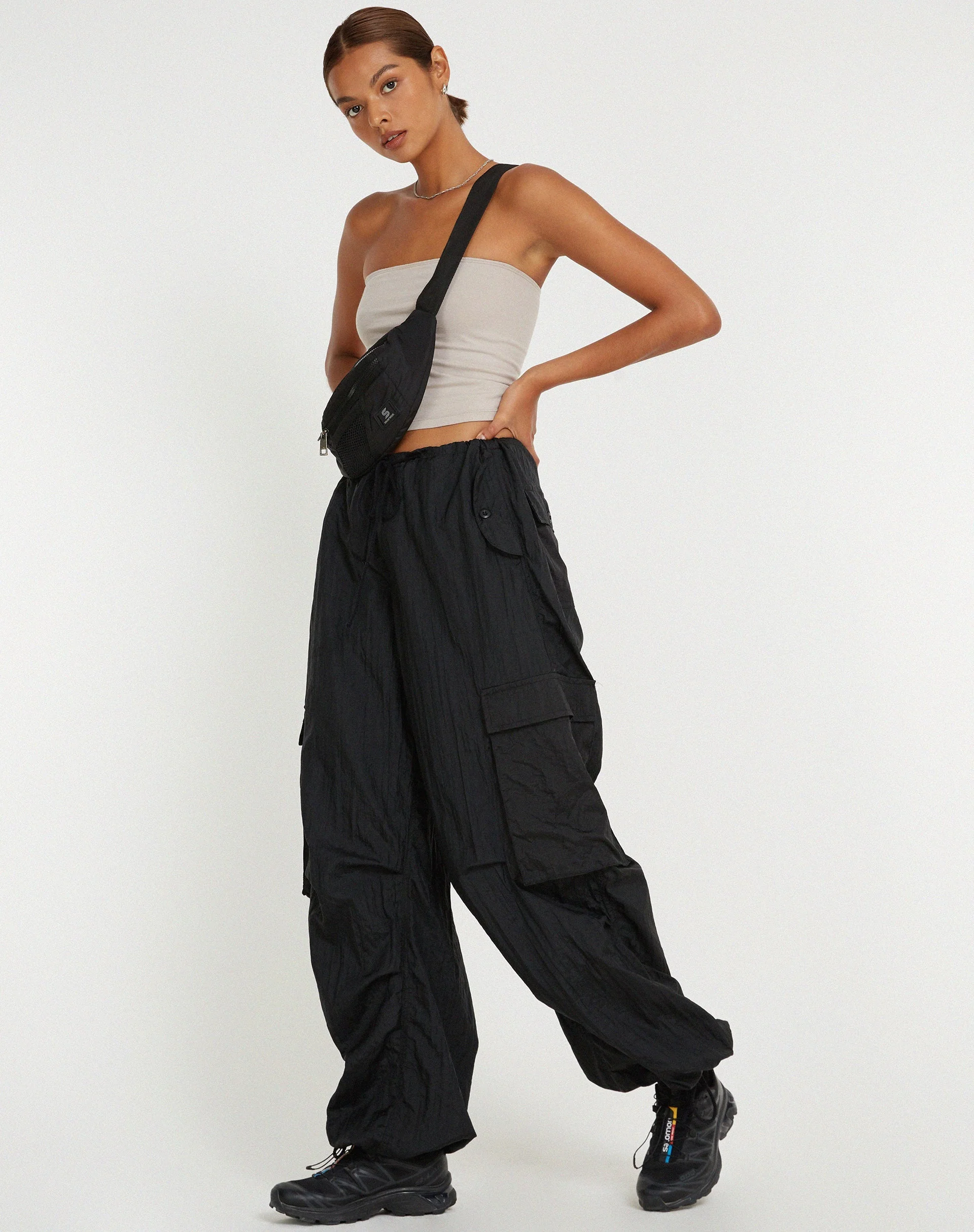 Cuties Cargohose mit weitem Bein in Schwarz - Image 2