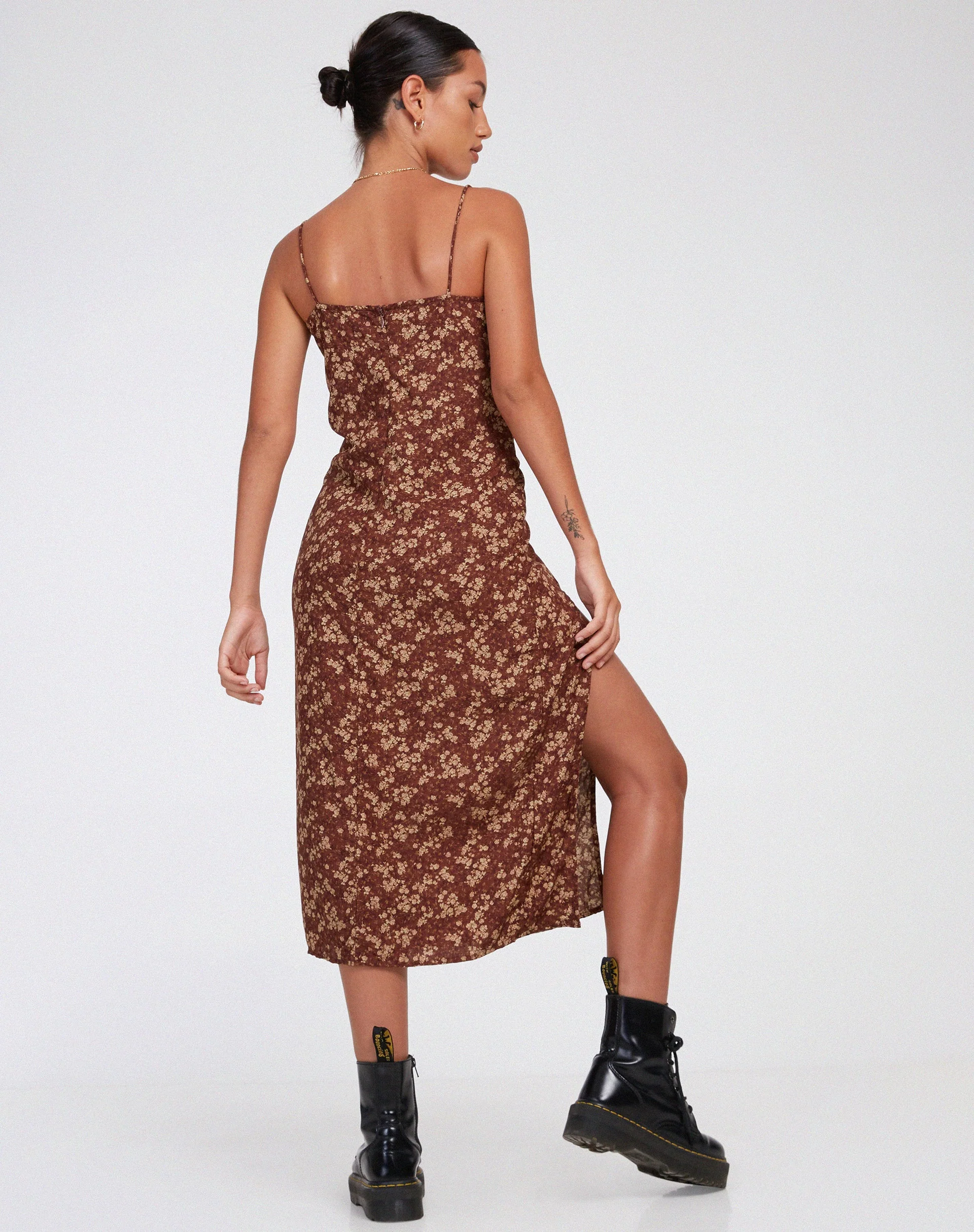 Cypress Maxikleid in erdig-blumigem Braun - Image 2