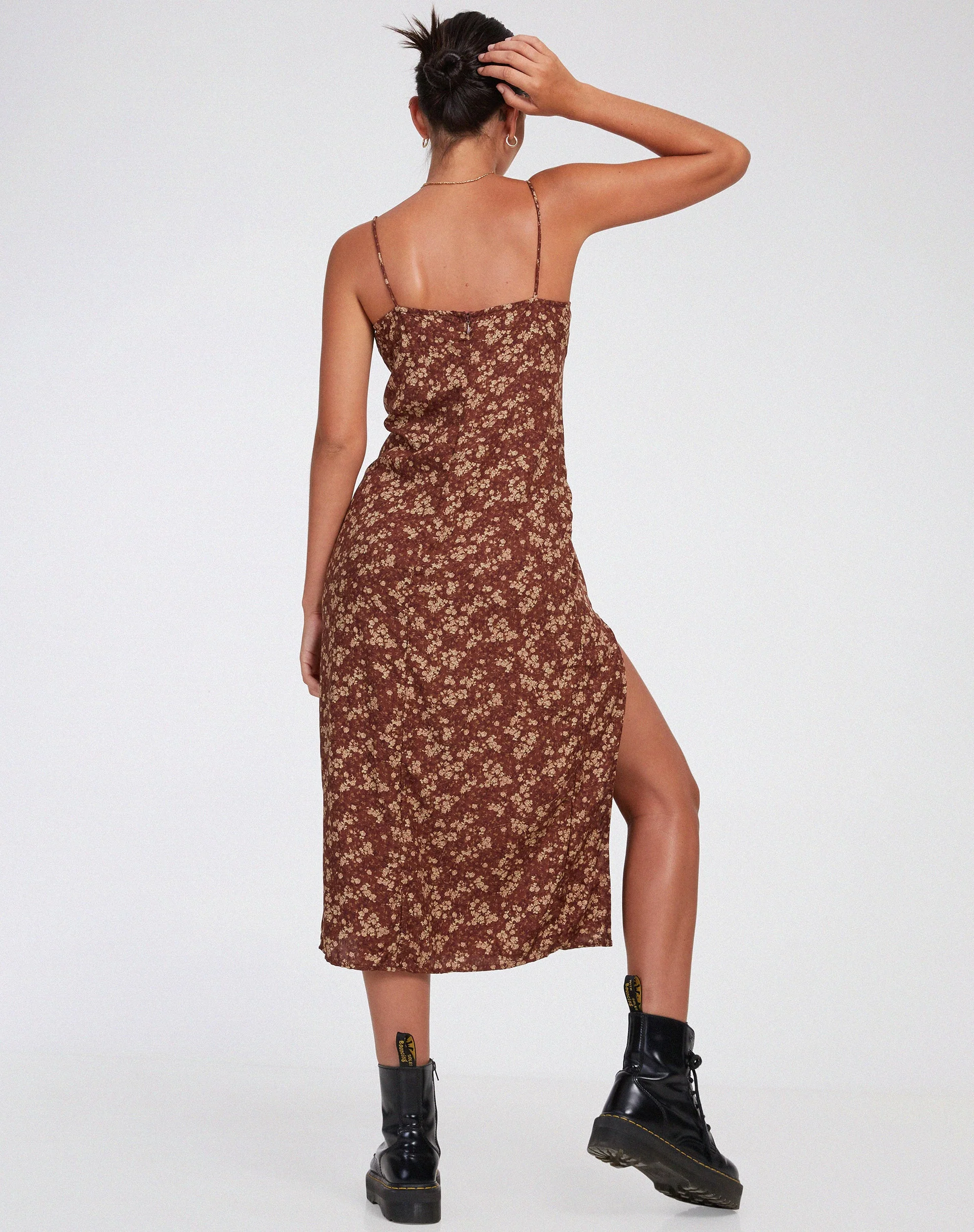 Cypress Maxikleid in erdig-blumigem Braun - Image 4