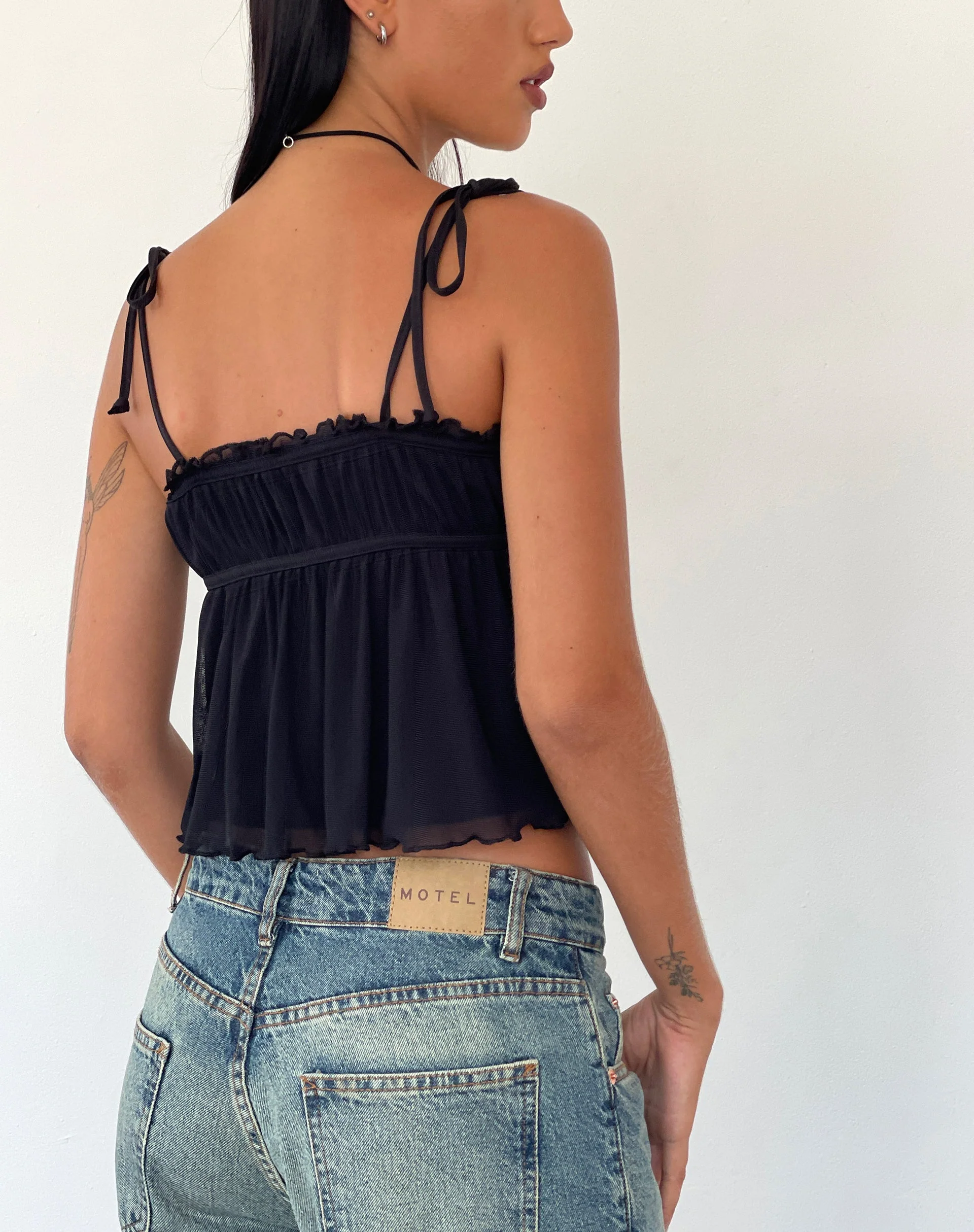Damaris Cami Top in Schwarz mit schwarzer Bindung - Image 5