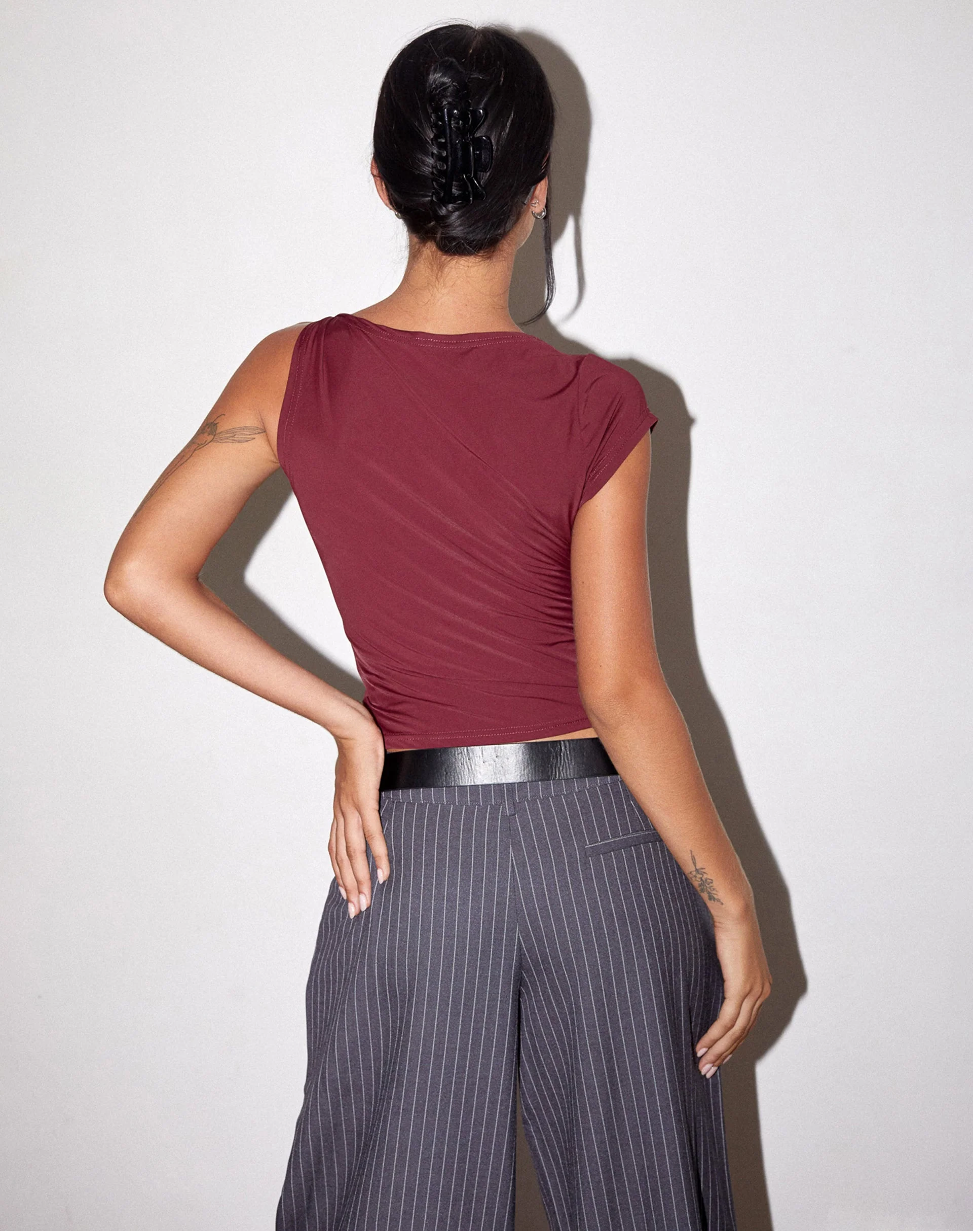 Dannas Twist Shoulder Top in Burgundy - Image 4