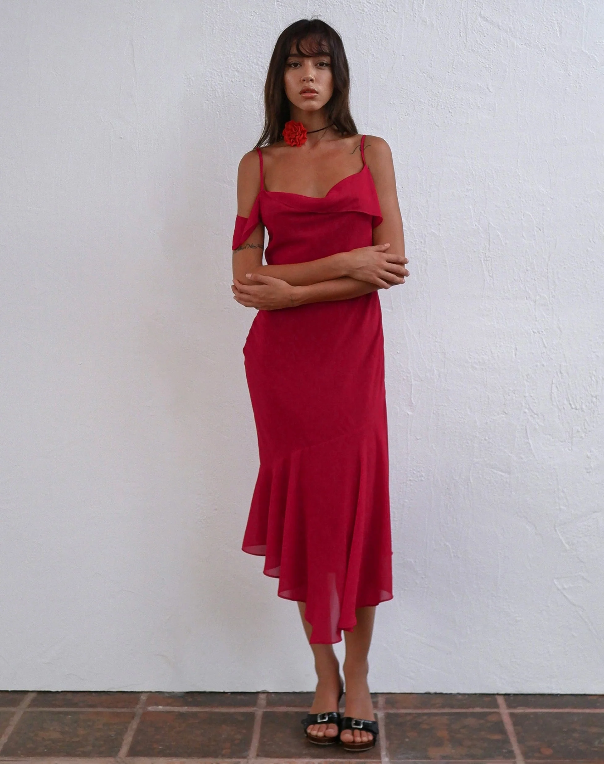 Dansya Midi Chiffon Kleid in Rot - Image 3