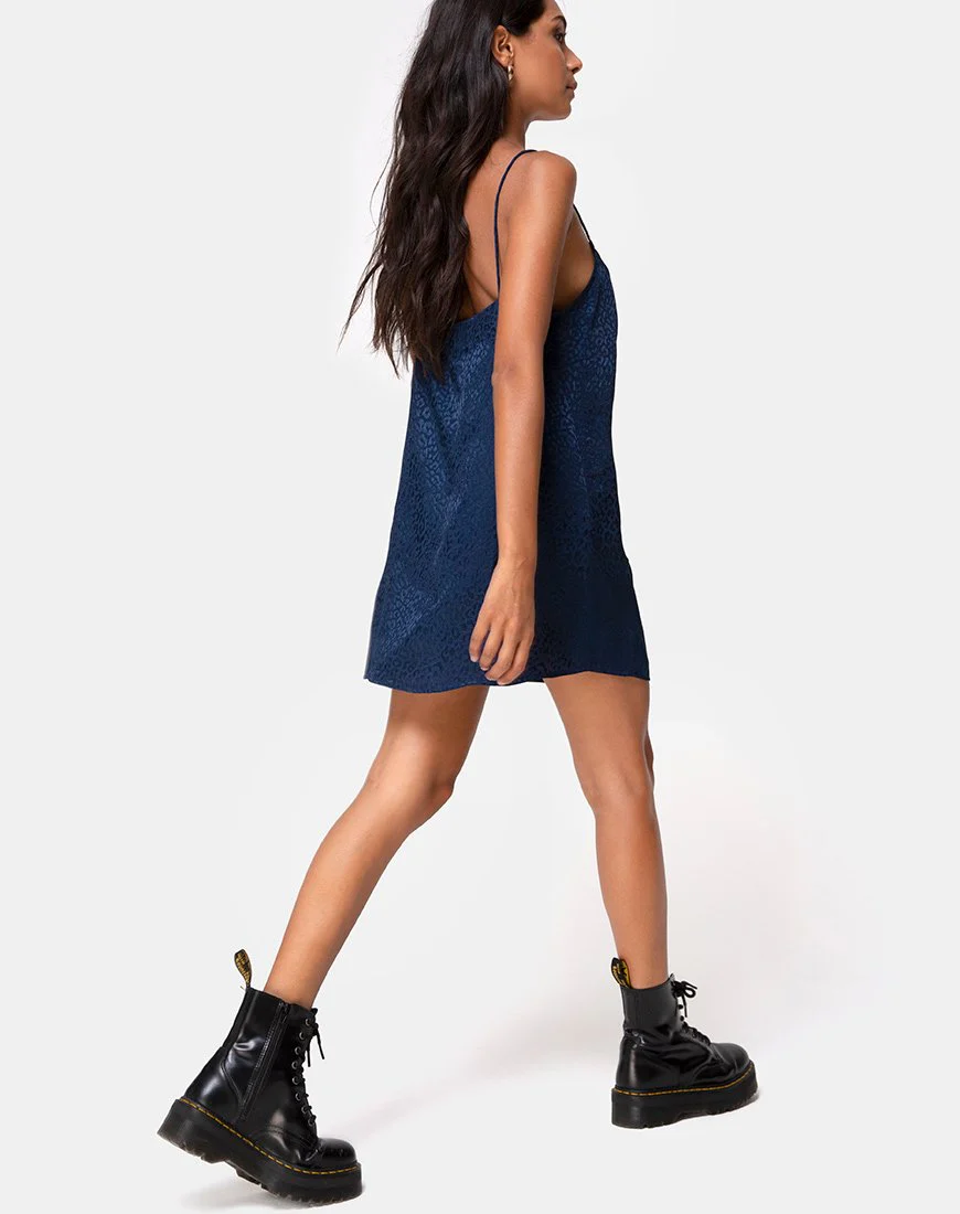 Datista Slip-Kleid aus Satin Cheetah Navy - Image 4
