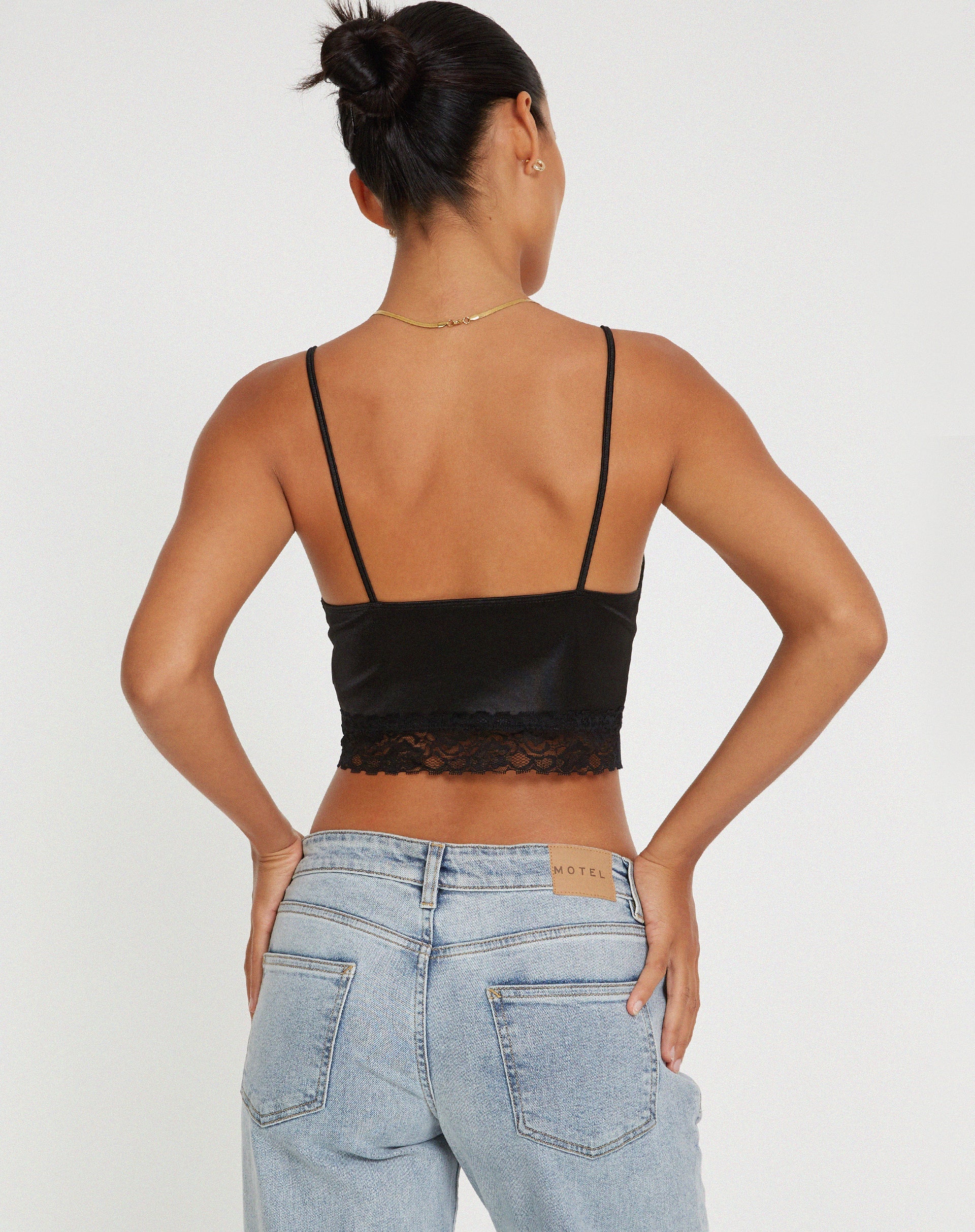 Datuk Crop Top aus Satin Schwarz - Image 3