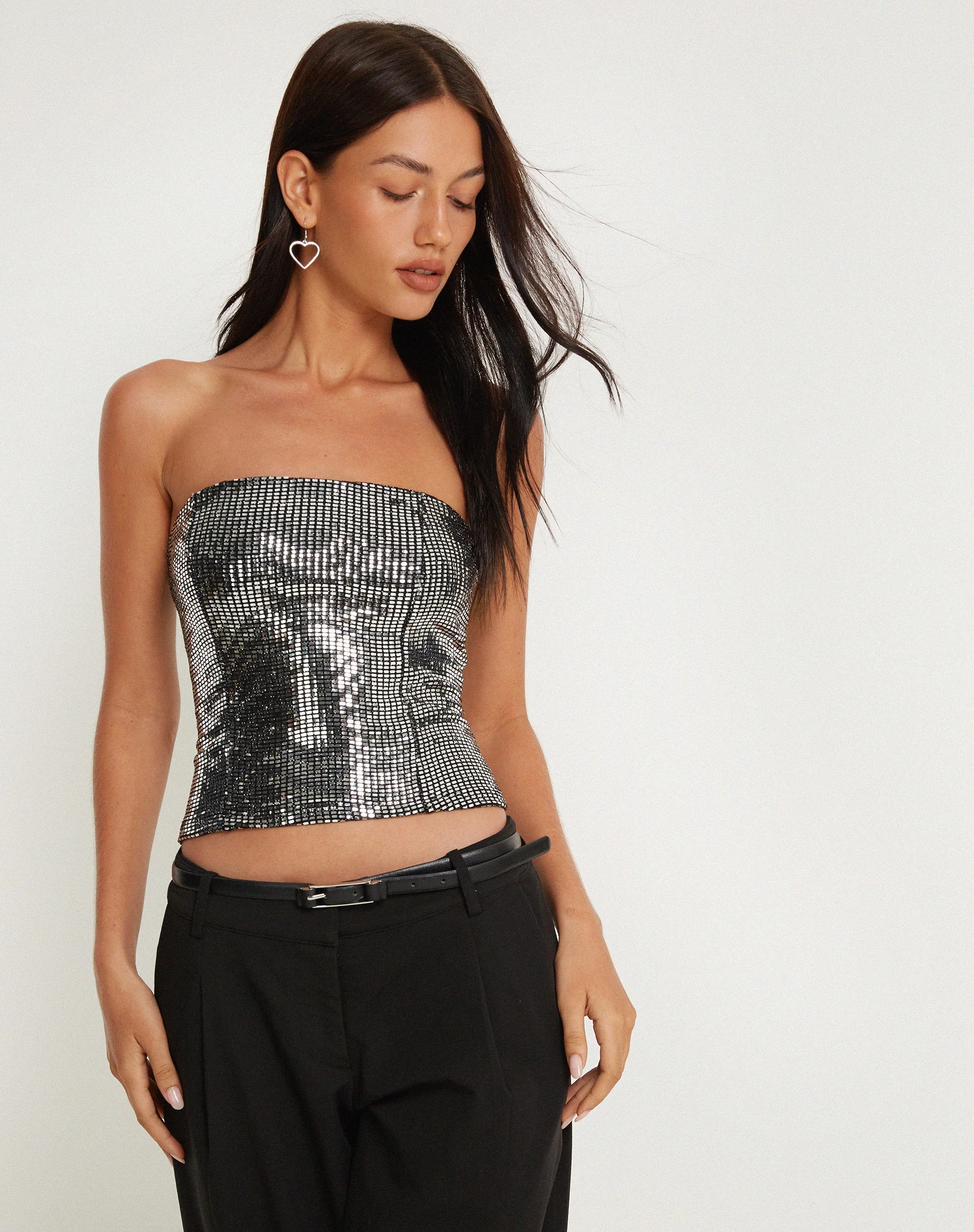 Urban X Motel Dena Bandeau Crop Top in Silber Schimmer - Image 3