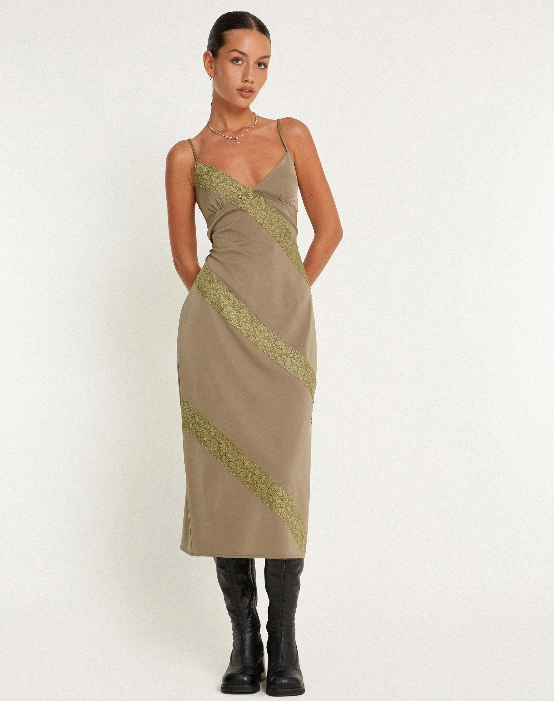 Deonne Midikleid aus Satin Avocado - Image 5