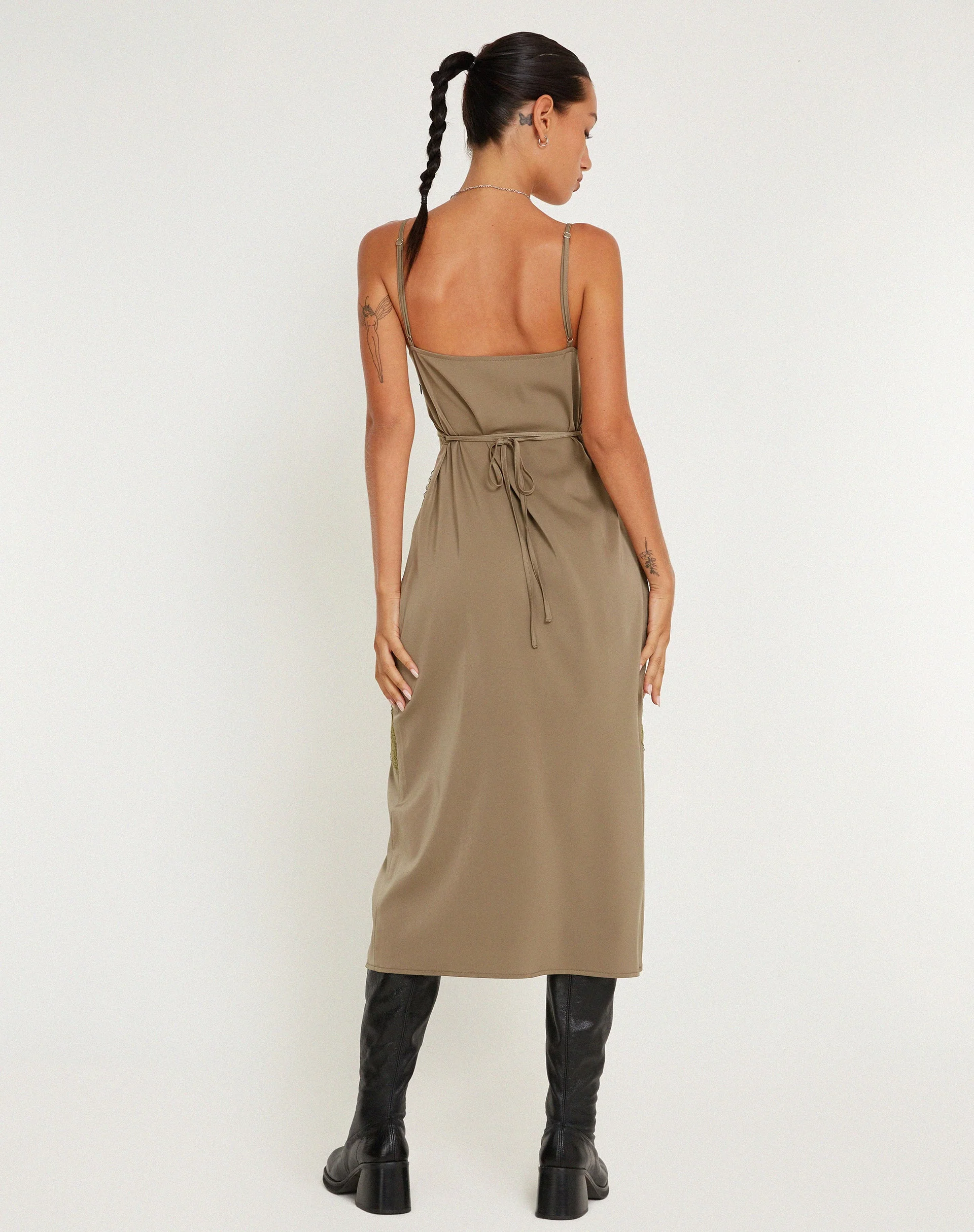 Deonne Midikleid aus Satin Avocado - Image 6